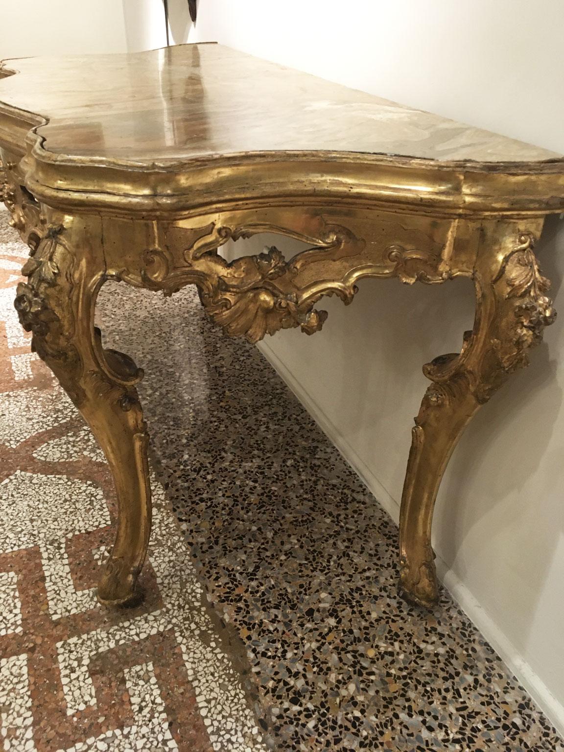 1725 Venezia Italy Giltwood Engraved Console with Onyx  Marble Top For Sale 9
