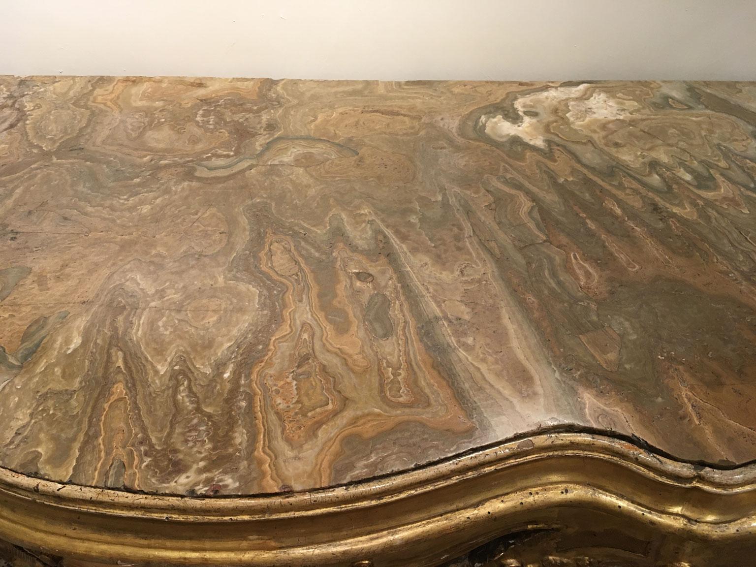 1725 Venezia Italy Giltwood Engraved Console with Onyx  Marble Top In Good Condition For Sale In Brescia, IT