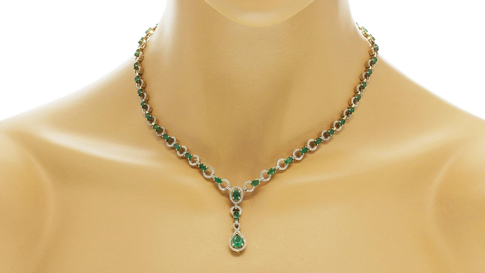 100% Authentic, 100% Customer Satisfaction

Pendant: 40 mm

Chain: 6 mm

Size: 17 Inches

Metal: 14K Yellow Gold

Hallmarks: 14K

Total Weight: 23.4 Grams

Stone Type: 17.25 CT Natural Emerald & Quater of the Chain is Diamond 1.0 CT  H 
