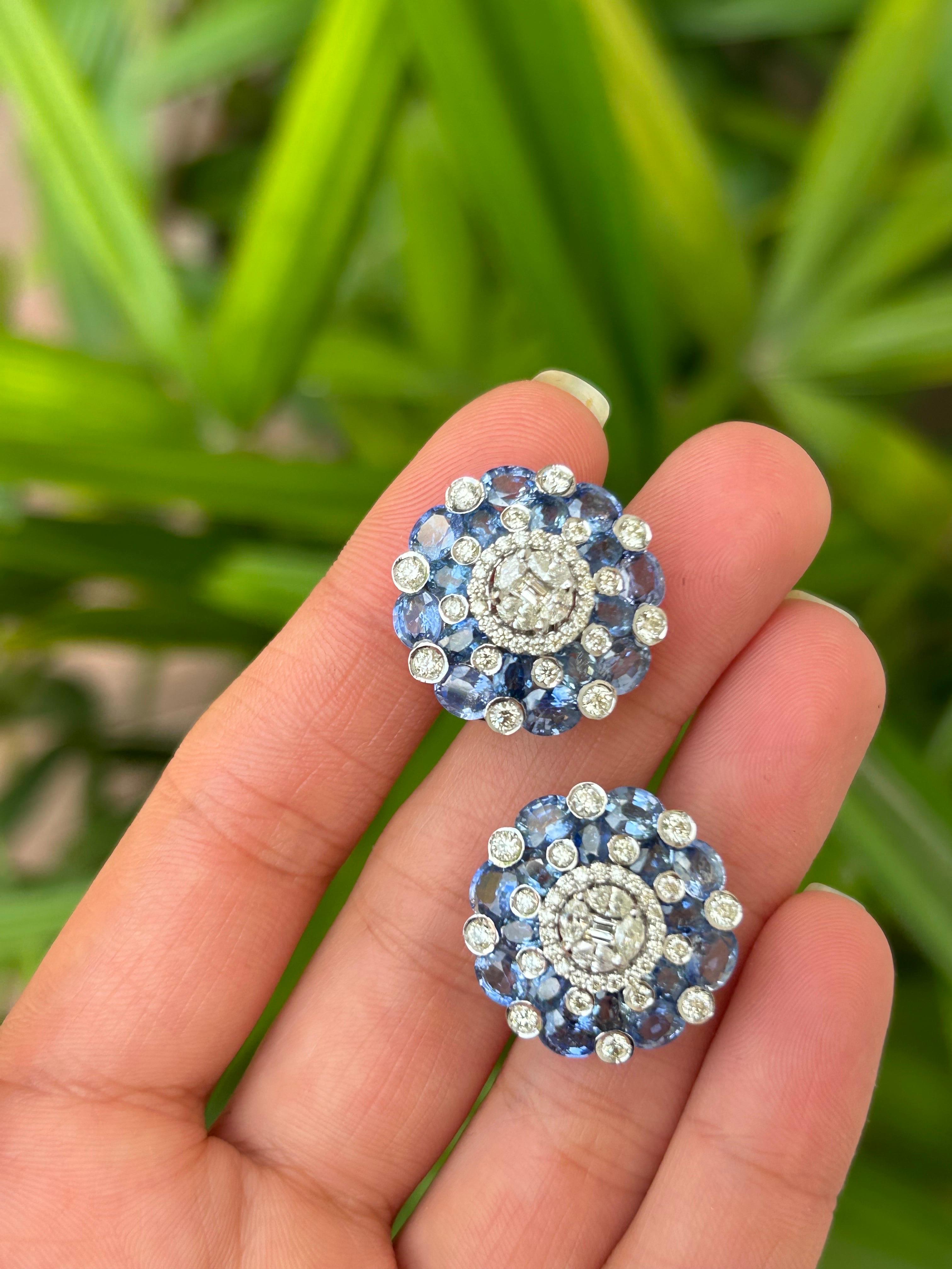 A beautifully crafted 17.28 carat natural oval cut Sapphire and 3.25 carat VS/SI quality Diamond earring and ring suite. 
The blue sapphires are transparent with great luster and beautiful blue color, with no inclusions, comes with an omega clip for