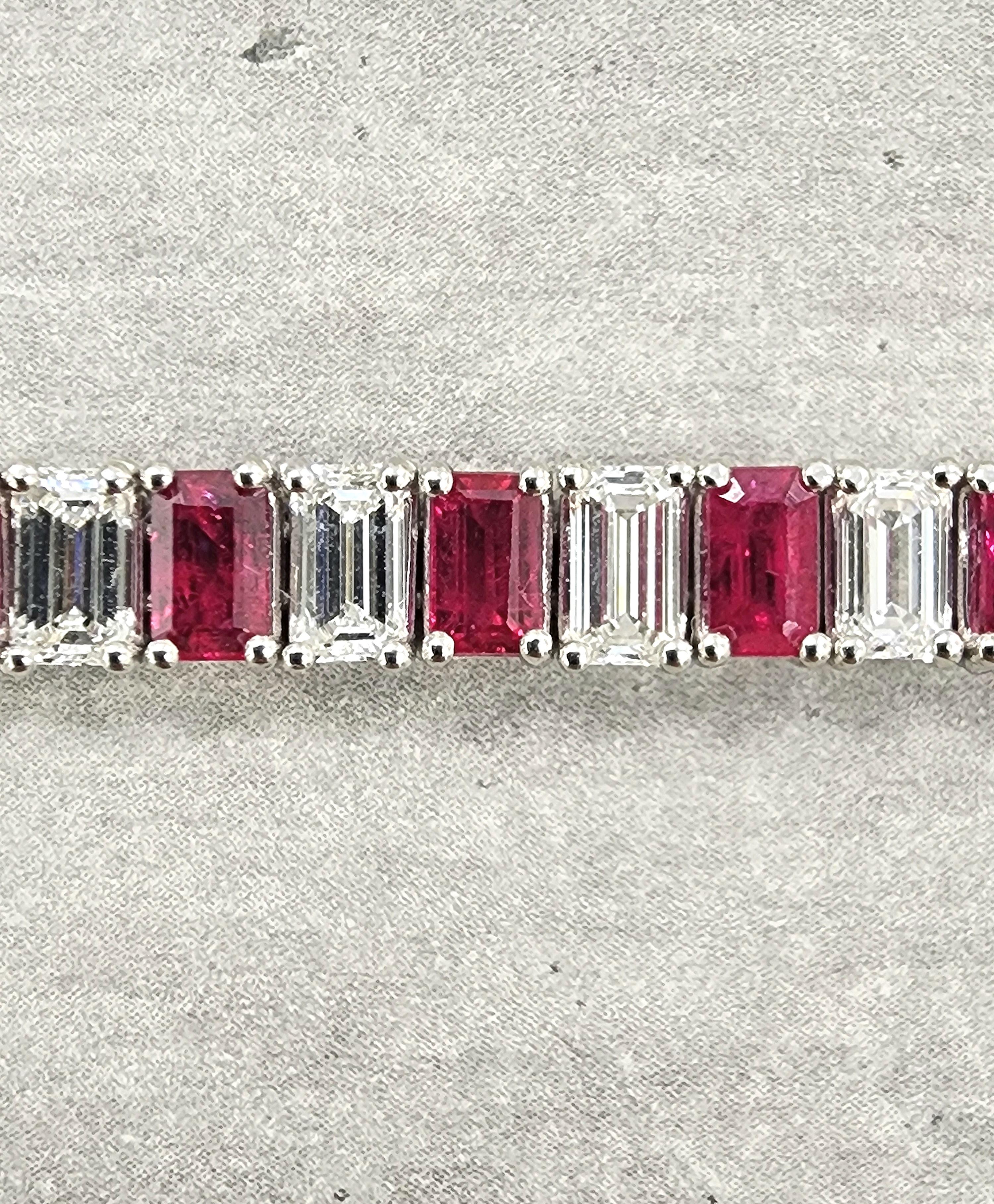 17,29 ct Natürlicher Rubin & Diamantarmband im Smaragdschliff für Damen oder Herren im Angebot