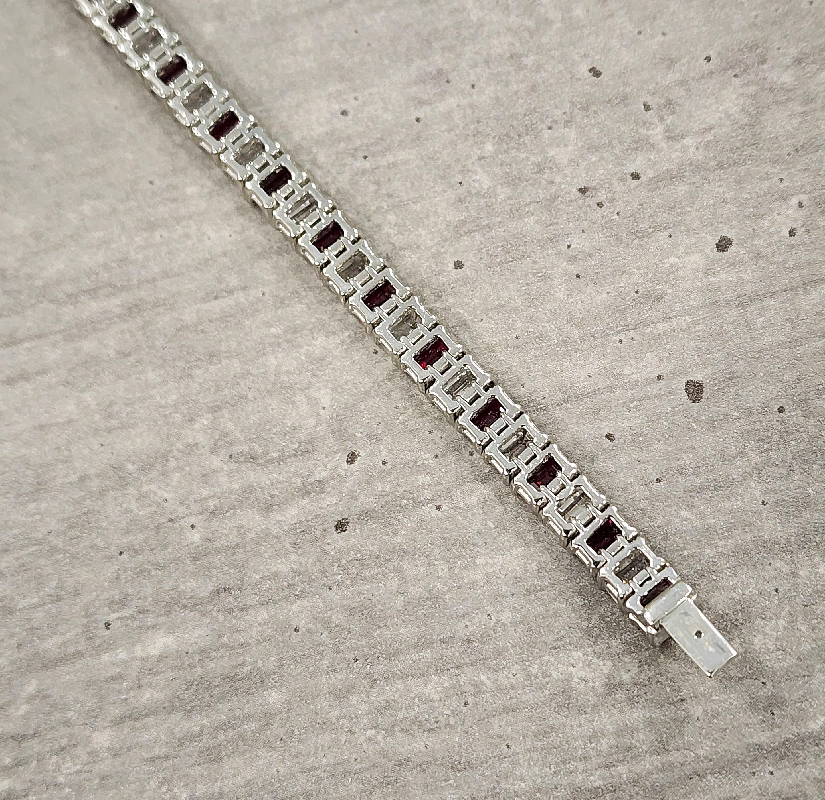 17,29 ct Natürlicher Rubin & Diamantarmband im Smaragdschliff im Angebot 3
