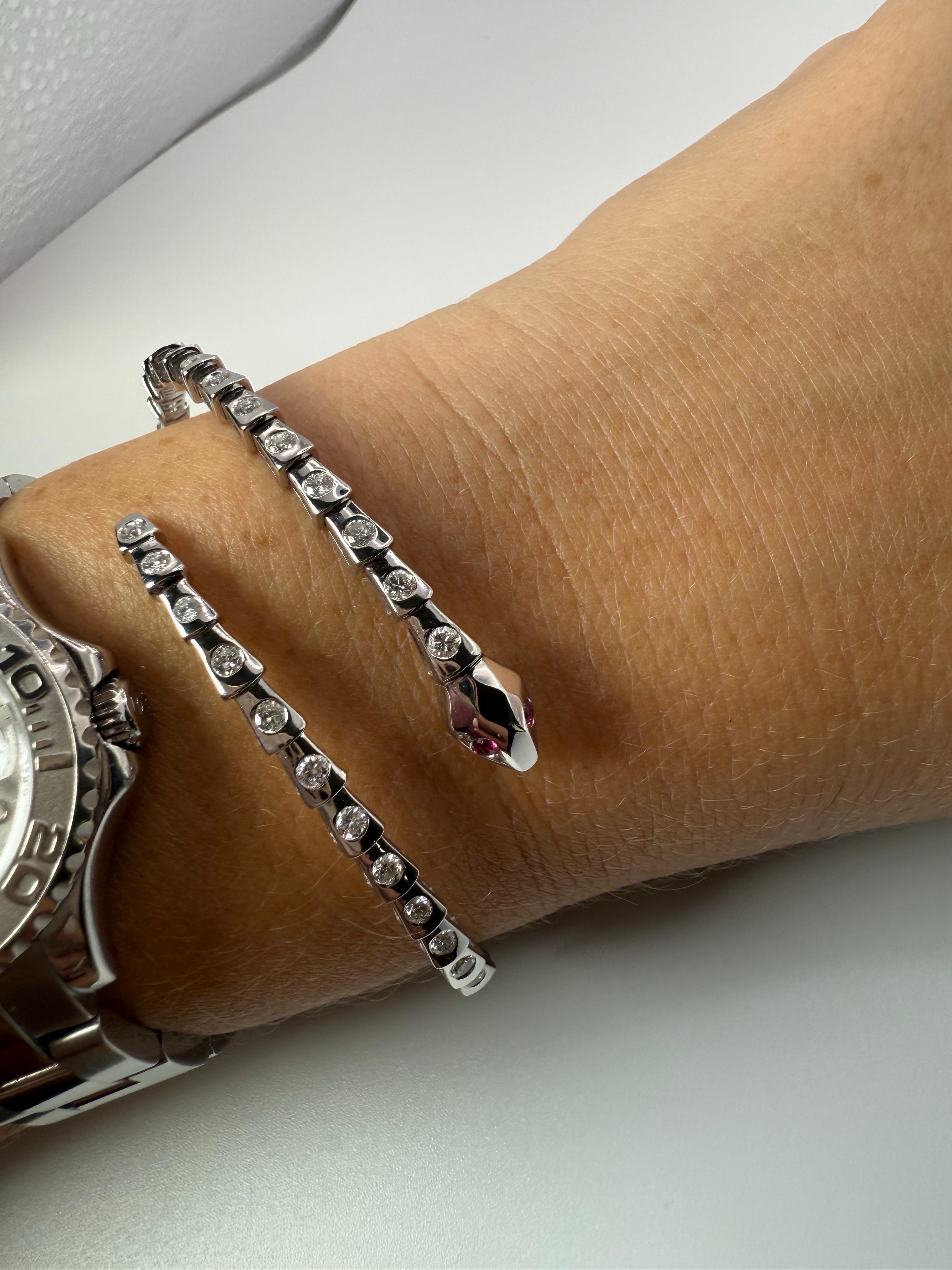 Pulsera serpiente de rubíes y diamantes de 1,72 ct en Nuevo estado para la venta en Jupiter, FL