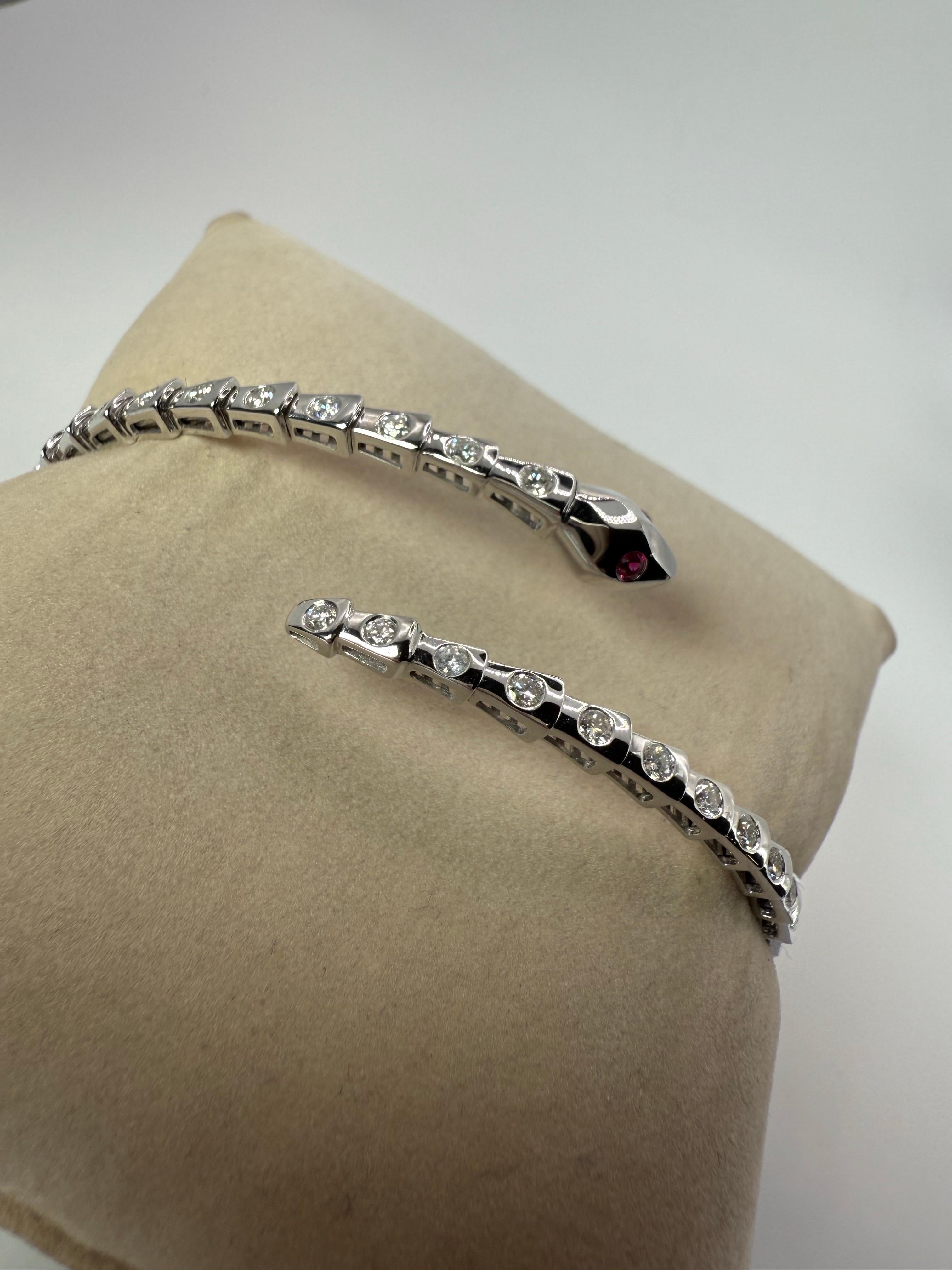 Femenino o masculino Pulsera serpiente de rubíes y diamantes de 1,72 ct en venta