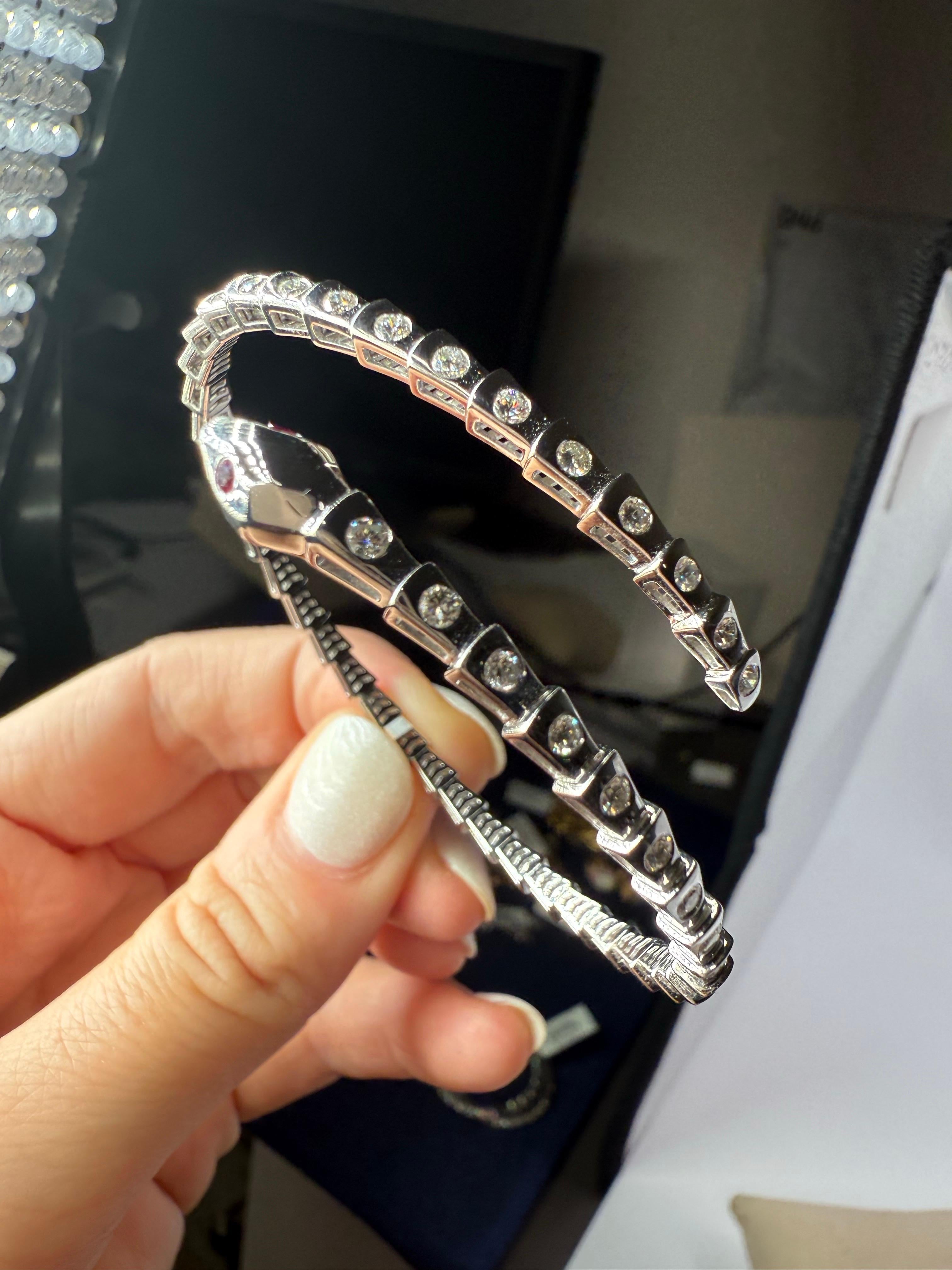 Pulsera serpiente de rubíes y diamantes de 1,72 ct en venta 2