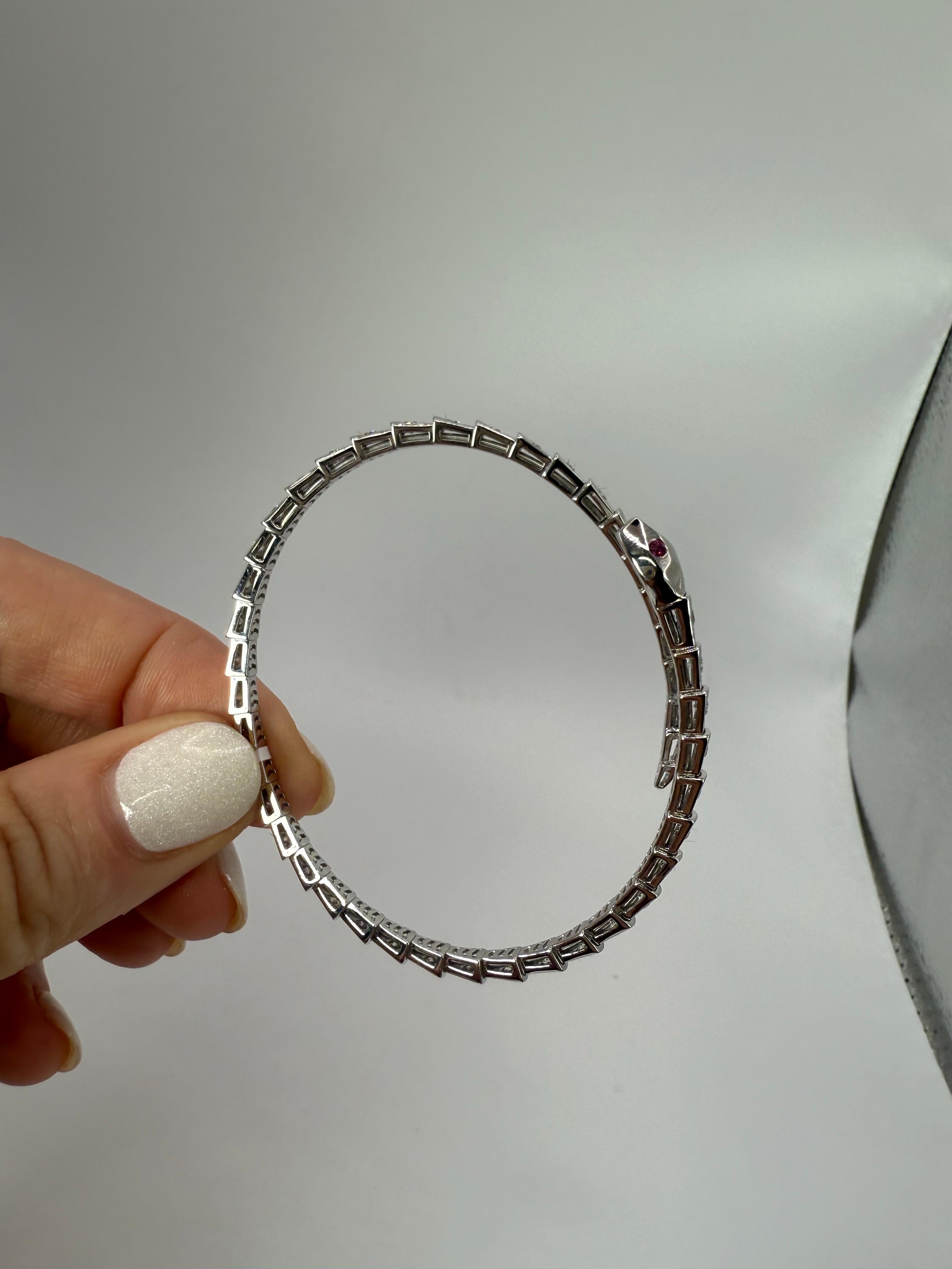 Pulsera serpiente de rubíes y diamantes de 1,72 ct en venta 4