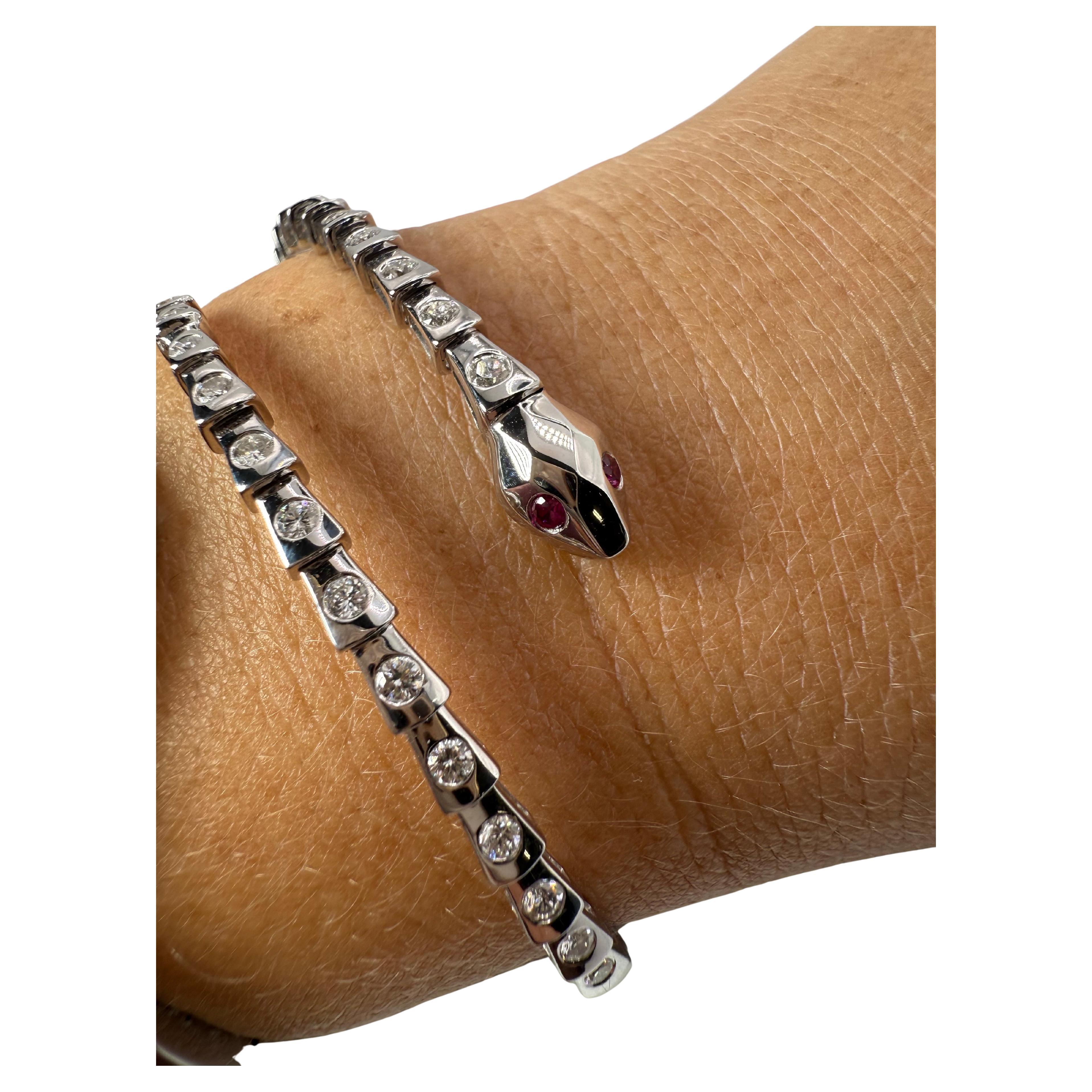 Pulsera serpiente de rubíes y diamantes de 1,72 ct en venta