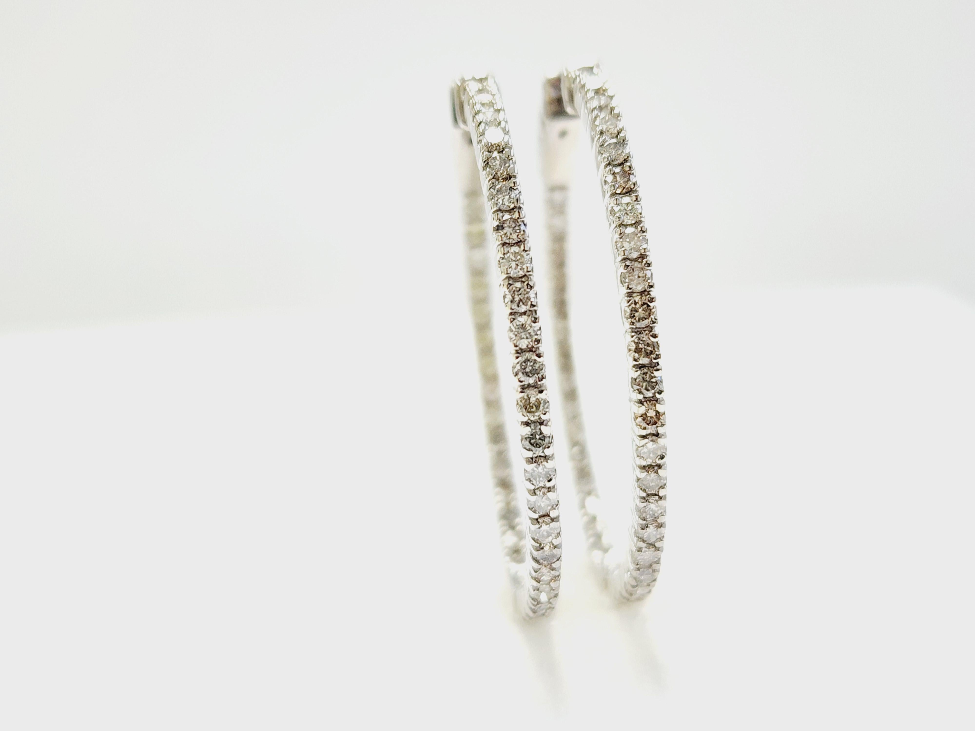 Pendientes Aros Ovalados Diamante 1,73 Quilates Oro Blanco 14 Kilates en Nuevo estado para la venta en Great Neck Plaza, NY