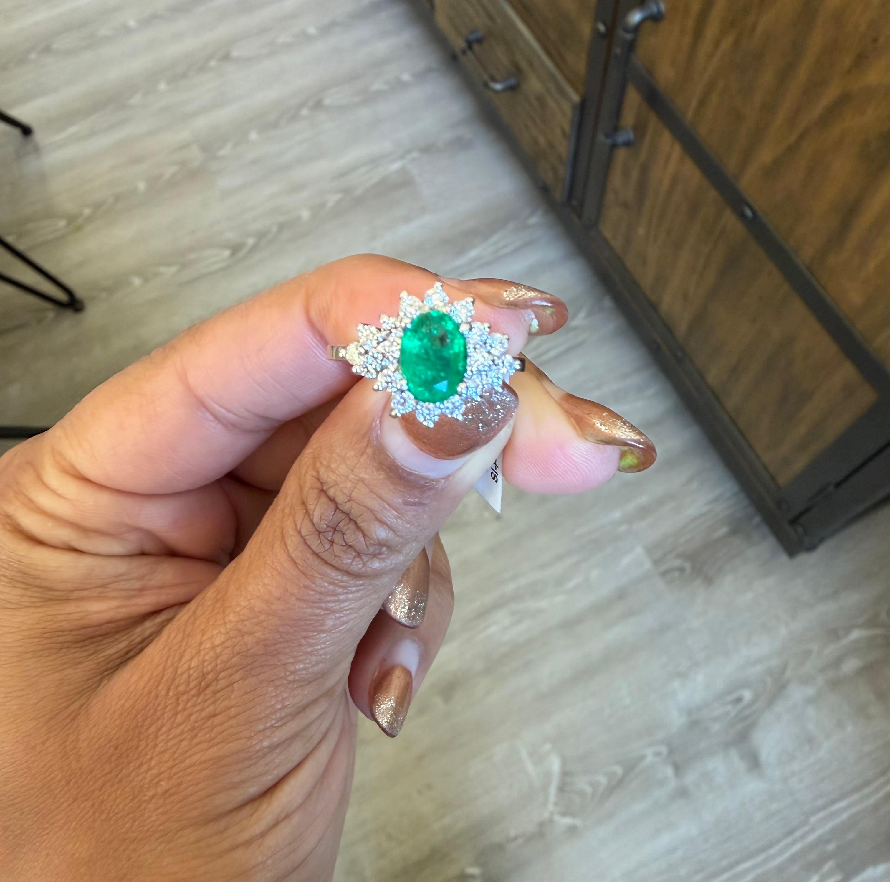 1.73 Carat Emerald Diamond 18 Karat White Gold Engagement Ring im Angebot 4