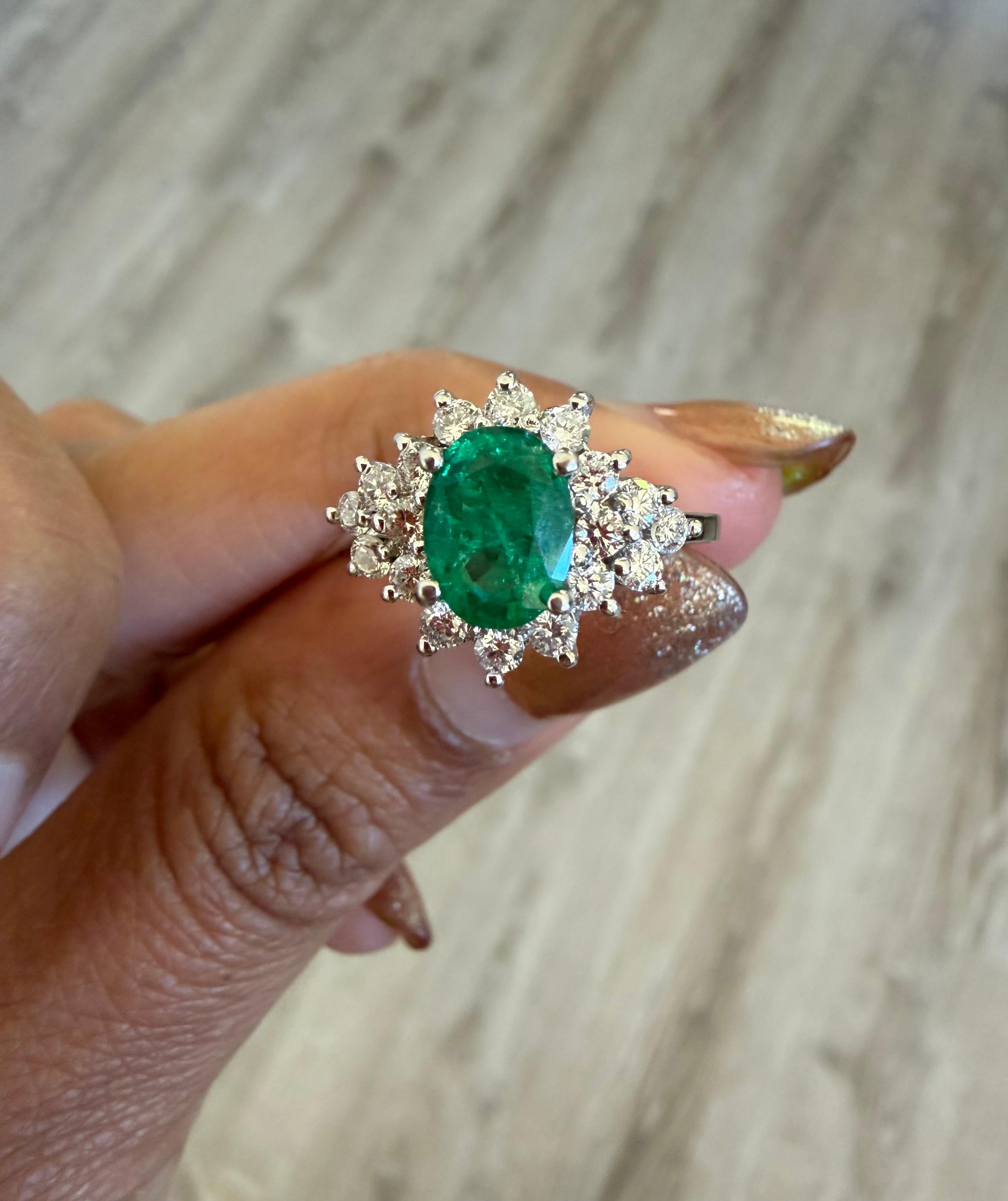 1.73 Carat Emerald Diamond 18 Karat White Gold Engagement Ring im Angebot 2