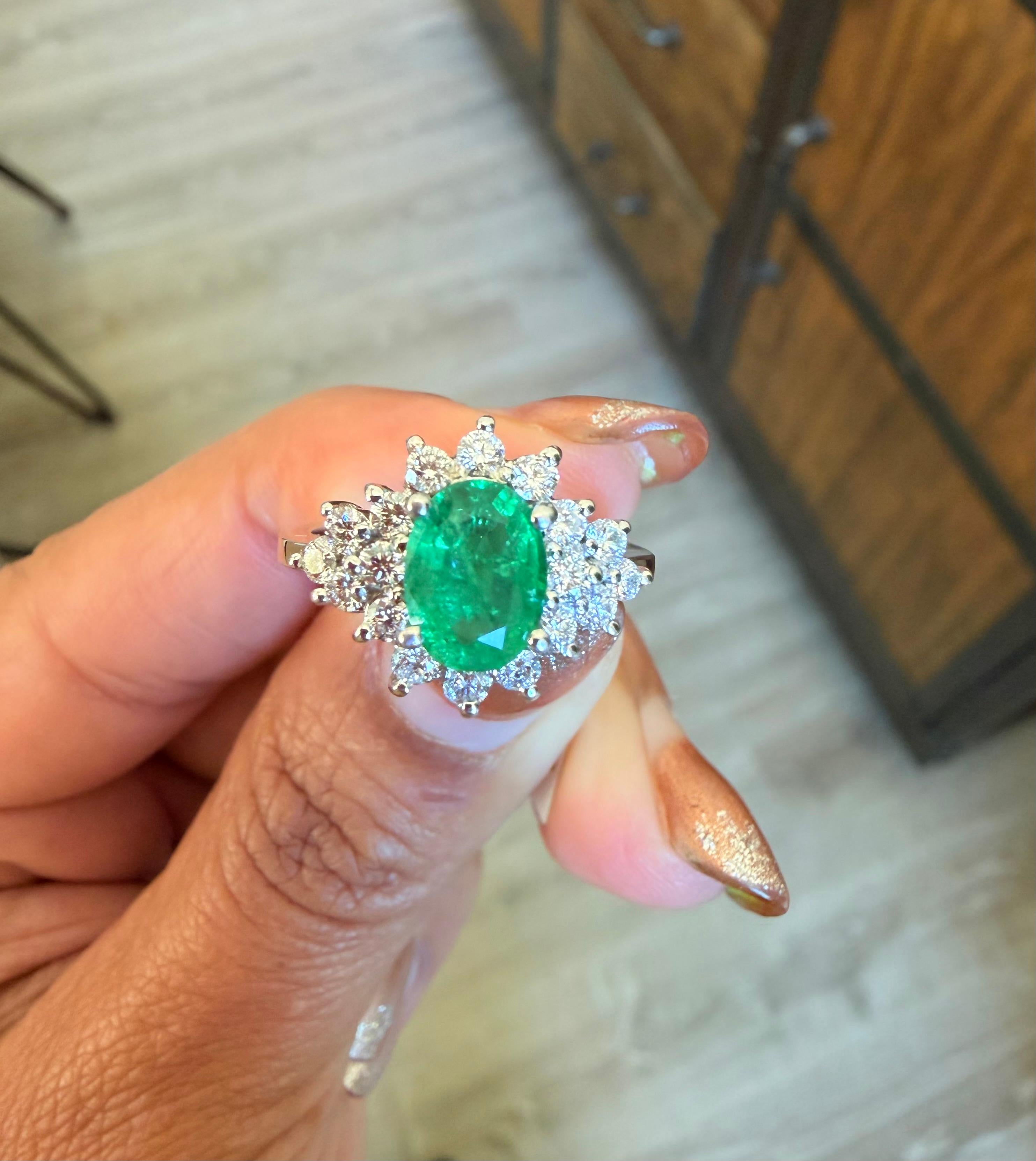 1.73 Carat Emerald Diamond 18 Karat White Gold Engagement Ring im Angebot 3