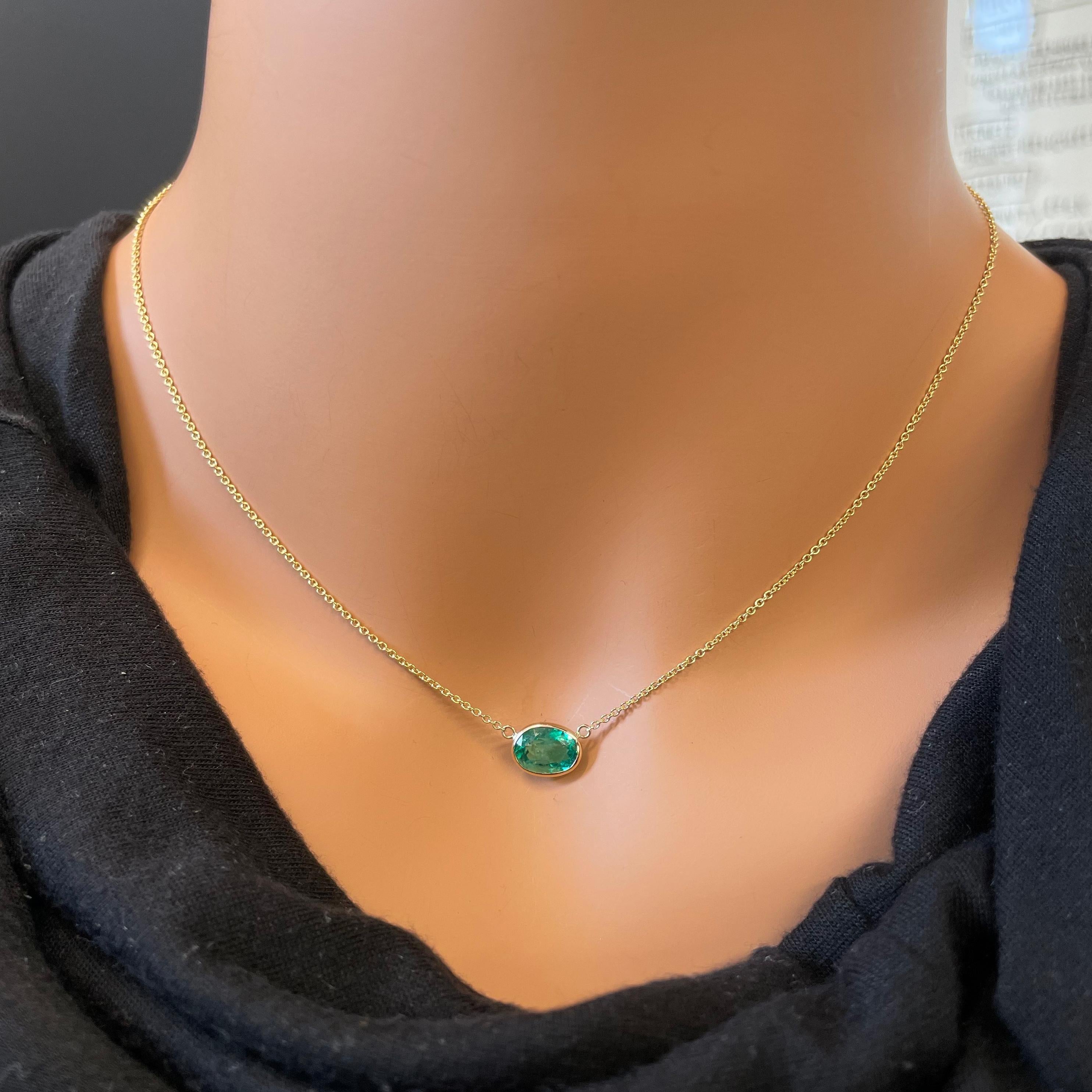 Contemporary 1.73 Carat Green Emerald Oval Cut Fashion Necklaces In 14K Yellow Gold For Sale