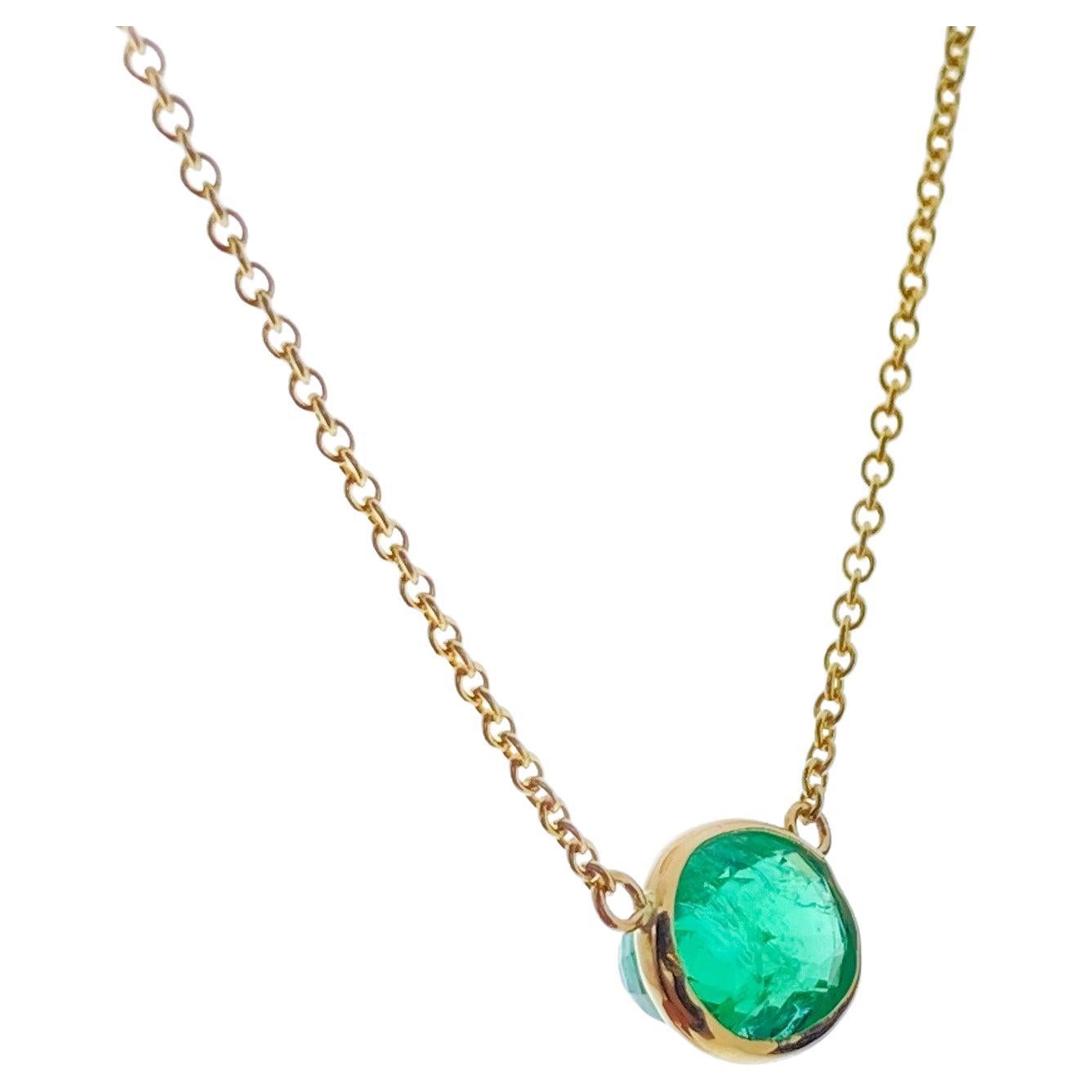 1.73 Karat Grüner Smaragd Ovalschliff Mode Halsketten aus 14K Gelbgold im Angebot
