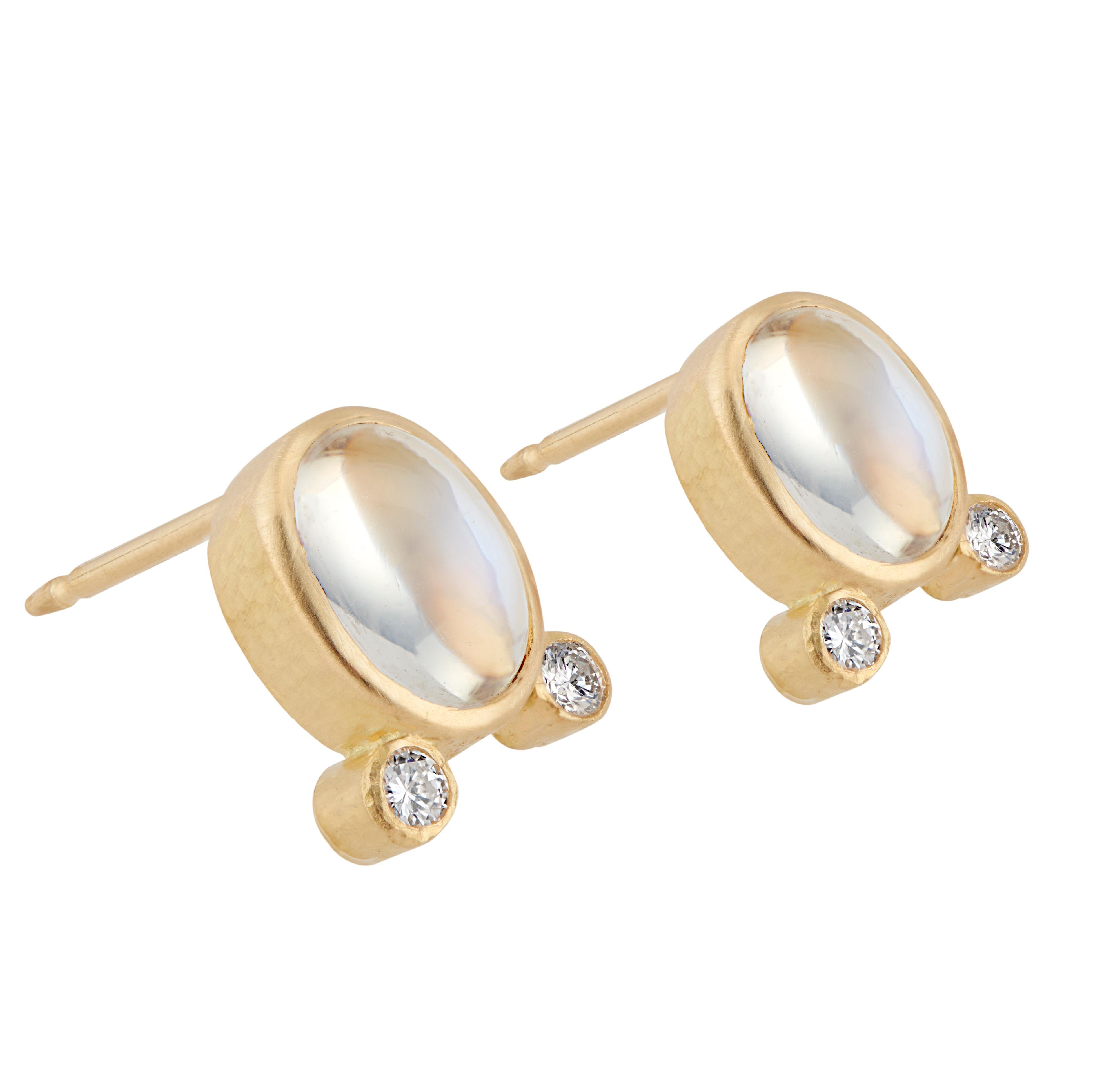 1.73 Carat Moonstone Diamond Yellow Gold Earrings In Excellent Condition For Sale In Stamford, CT