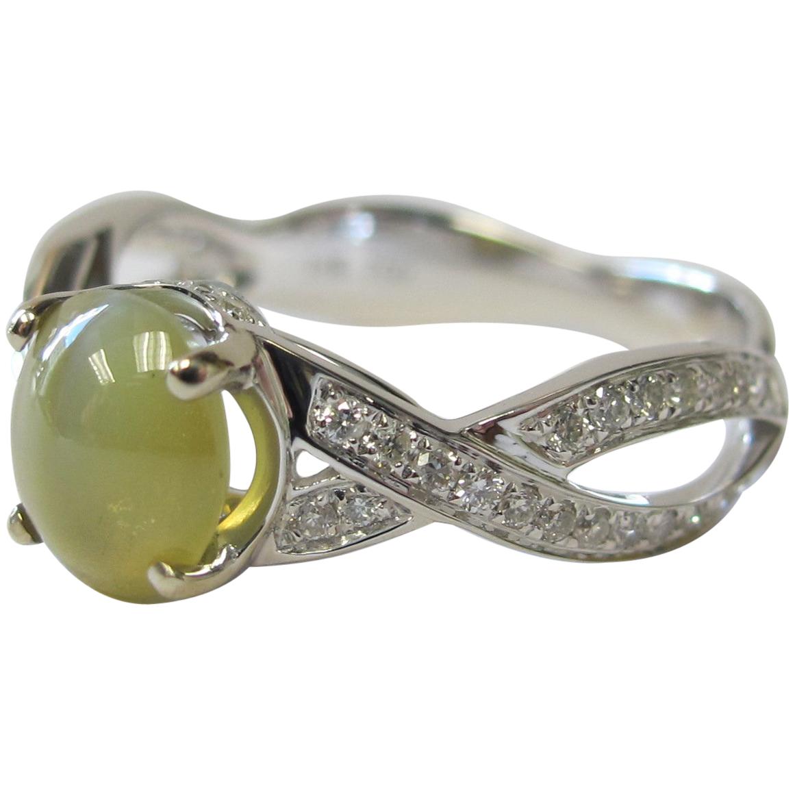 1.73 ct. Cat's Eye Chrysoberyl Cabochon and Diamond, 18k White Gold Ring 1