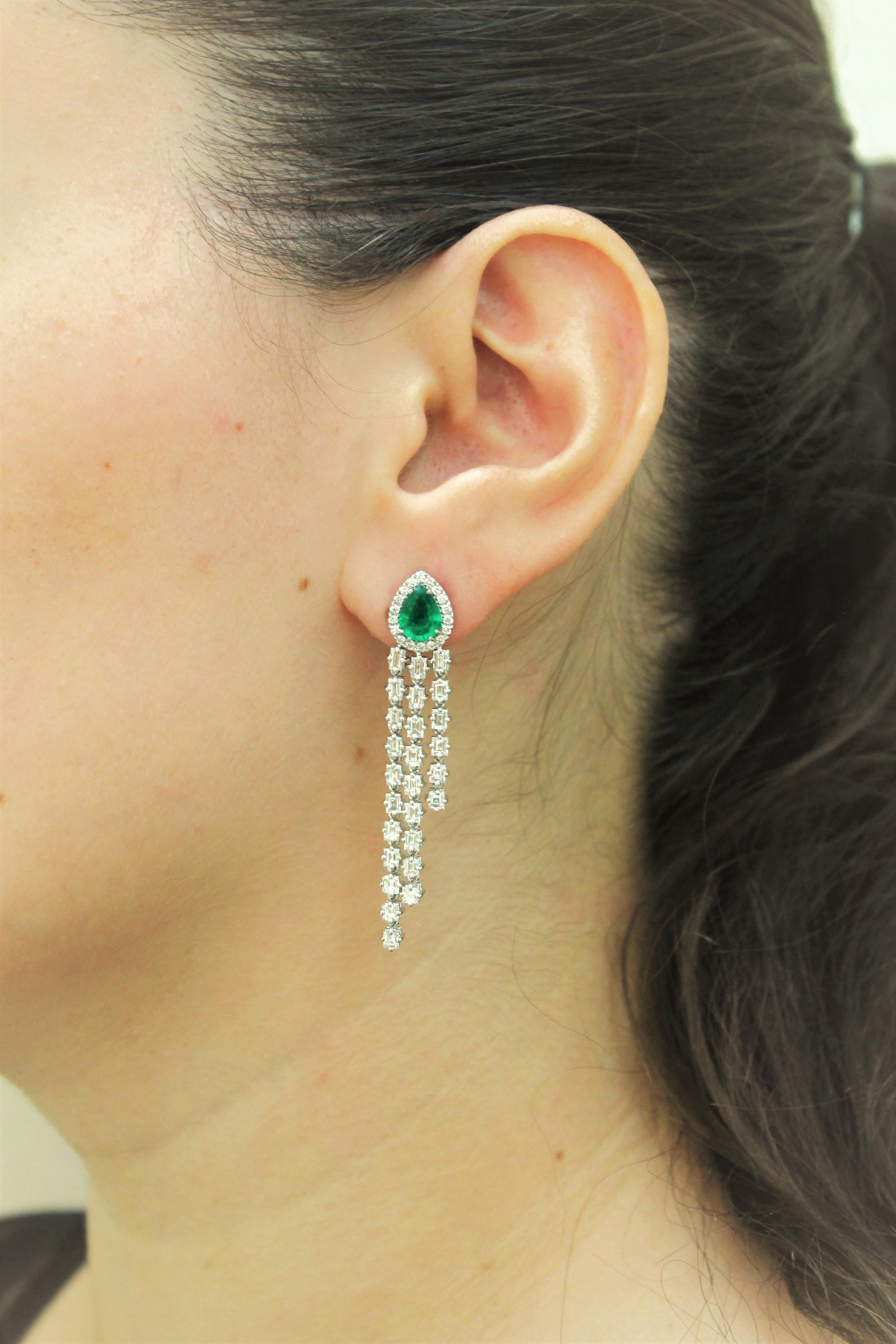 Pear Cut 1.73 Carat Pear Shape Emerald and White Diamonds Dangle Earrings For Sale