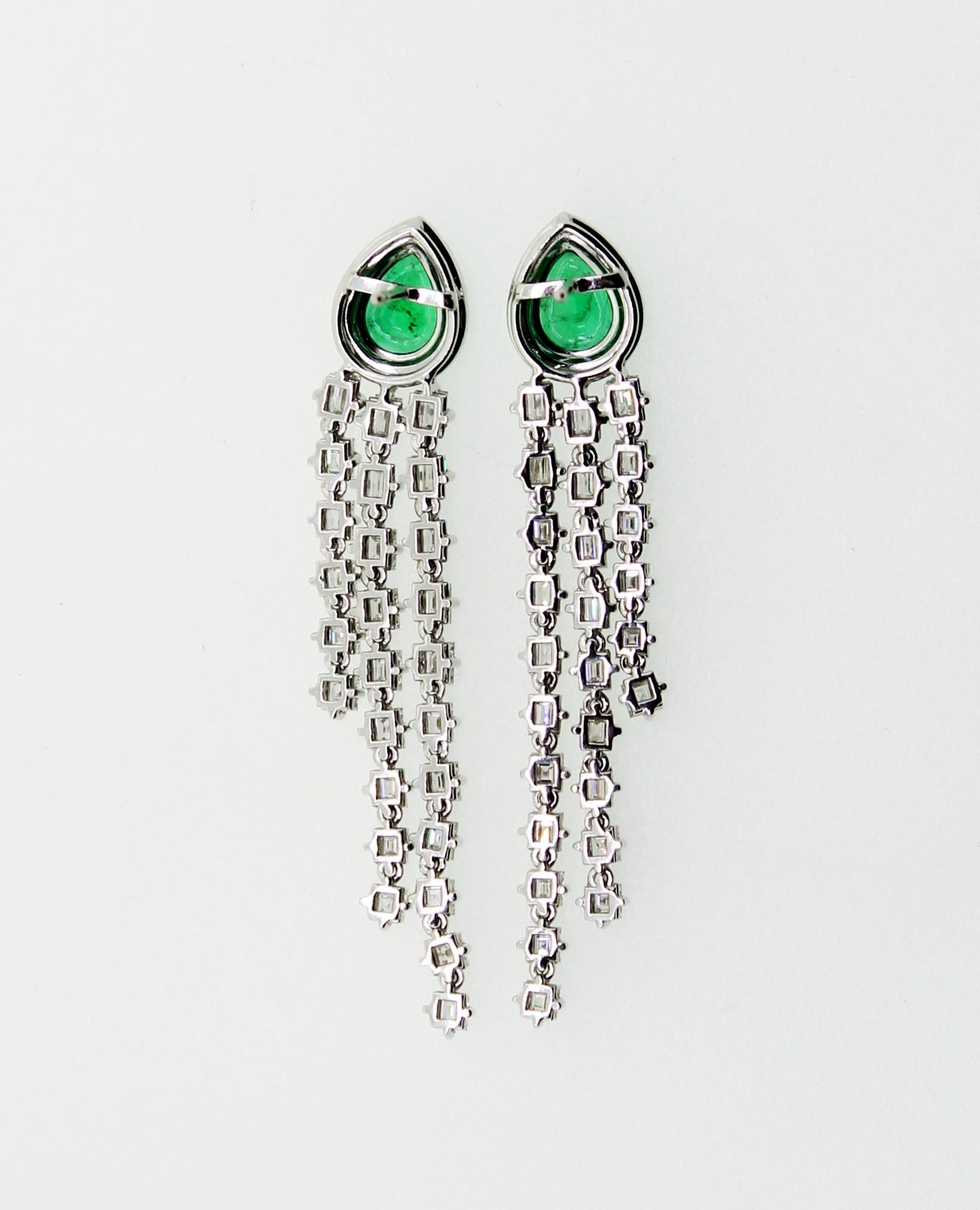 Women's 1.73 Carat Pear Shape Emerald and White Diamonds Dangle Earrings For Sale