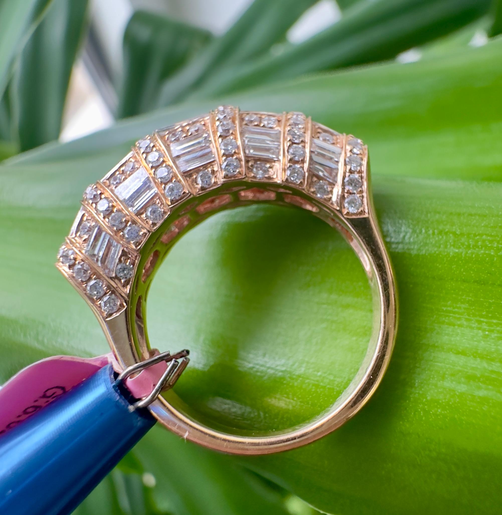 1.73 Carat Total Mixed-Cut Diamond Band in 18k Rose Gold For Sale 1
