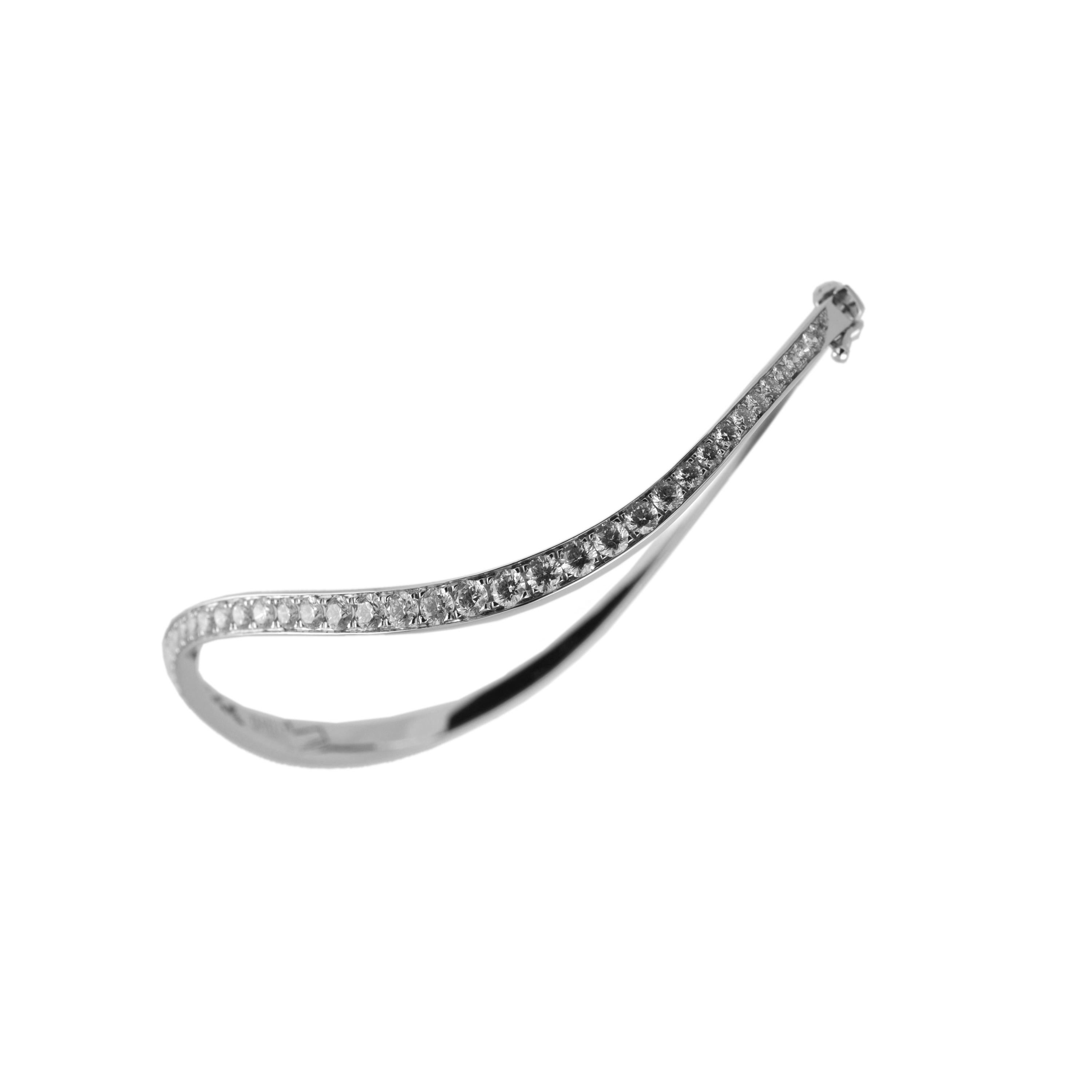 Modern 1.73 Carat White Diamond 18 Karat White Gold Çintemani Bracelet For Sale