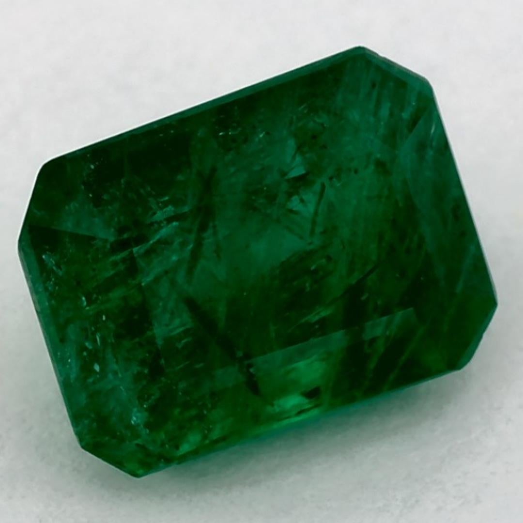 Con un vibrante tono verde, la piedra de nacimiento de mayo es un símbolo del renovado crecimiento primaveral. 

Explora la vibrante colección de esmeraldas, rubíes y zafiros de nuestra tienda, disponibles como gemas sueltas y combinadas con nuestra