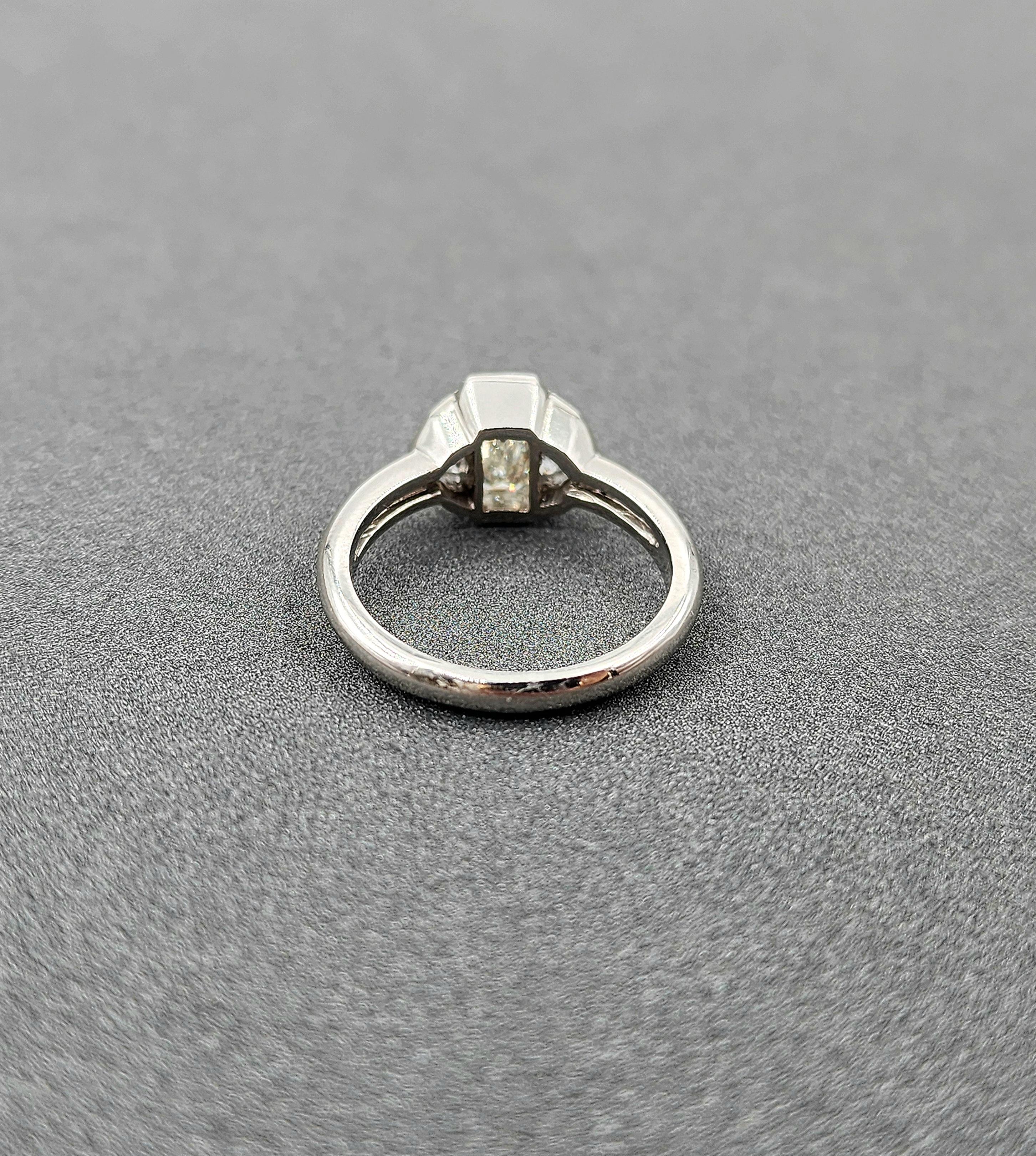Elegant GIA-Certified 1.73 Carat Emerald-Cut Diamond Ring For Sale 1