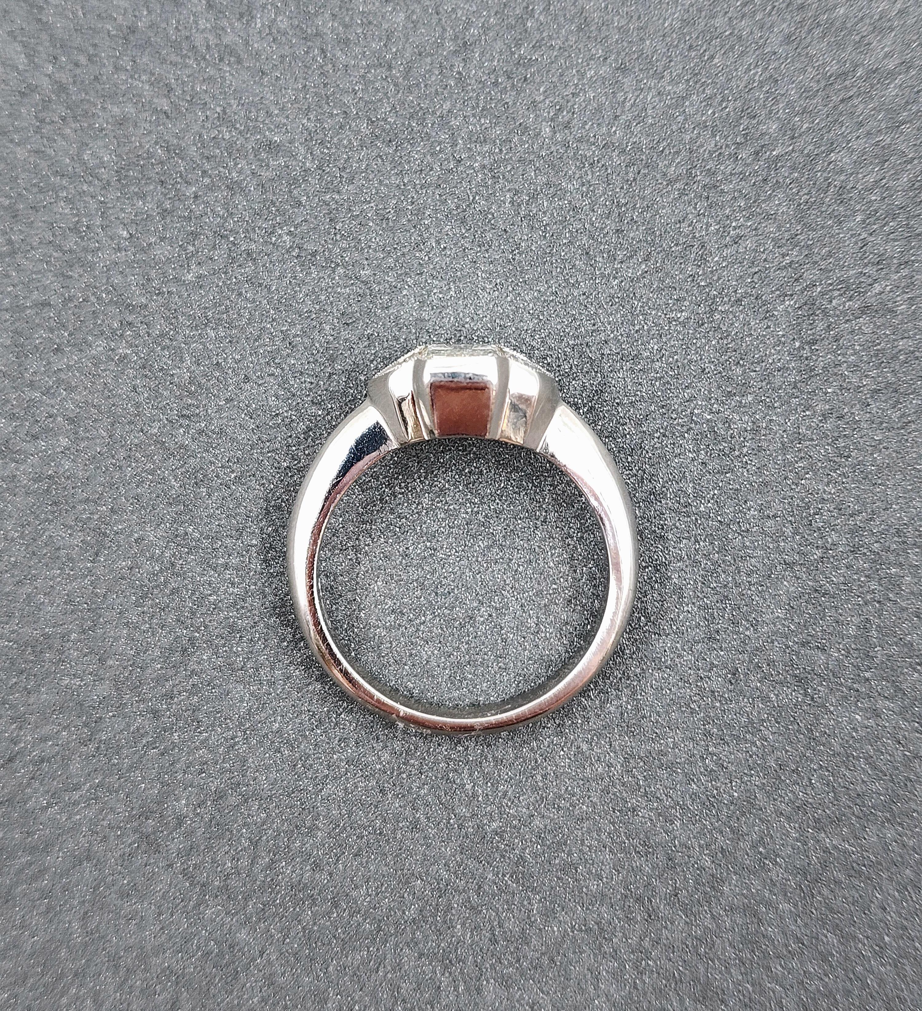 Elegant GIA-Certified 1.73 Carat Emerald-Cut Diamond Ring For Sale 2