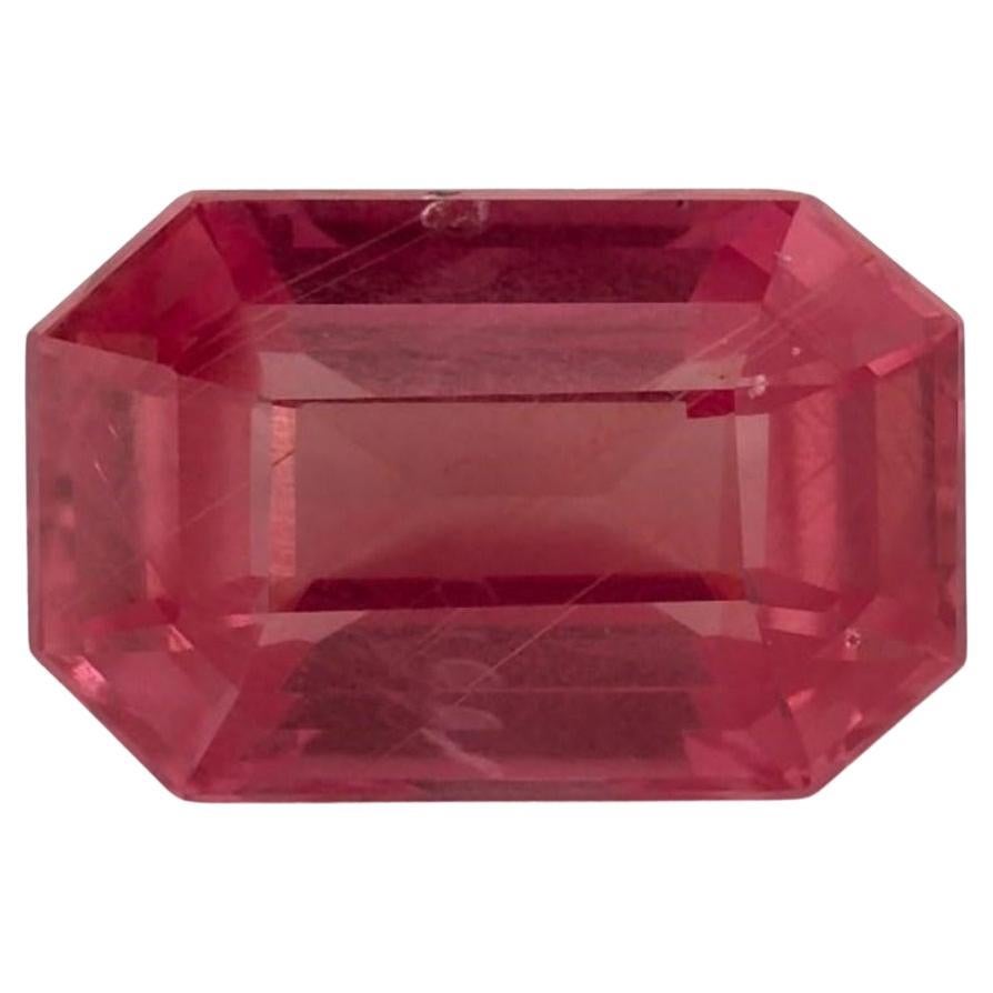 Saphir rose taille octogonale de 1.73 carats en vente