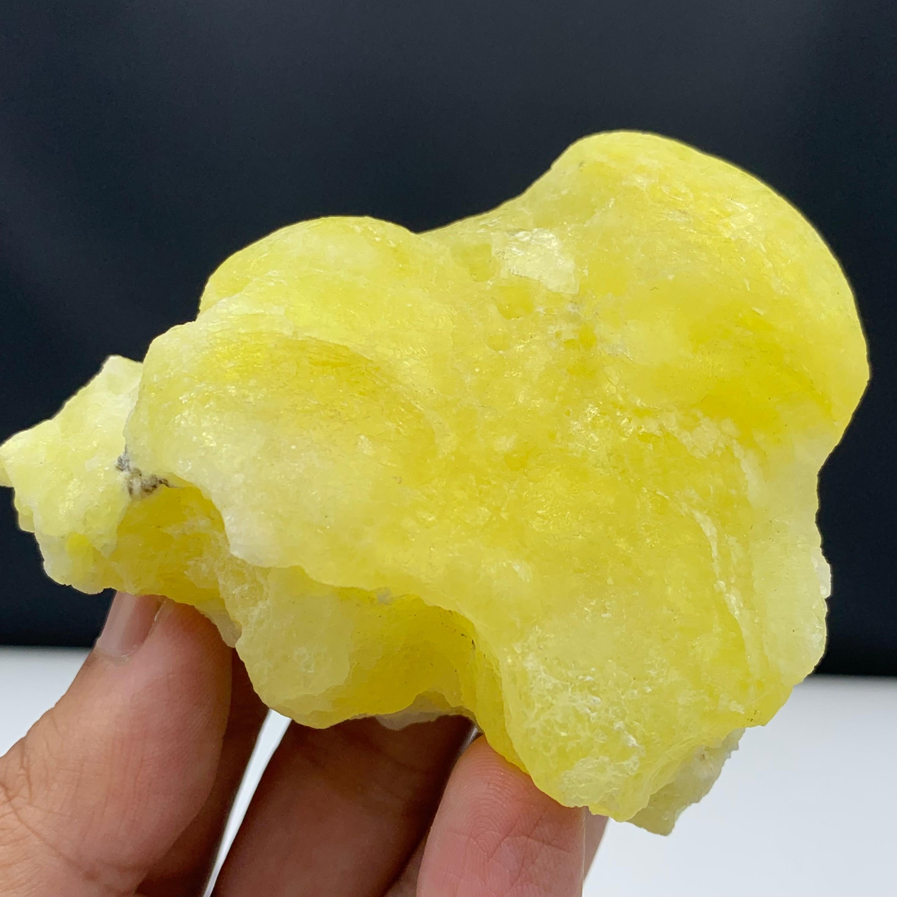 18th Century and Earlier 173 Gram Adorable Lemon Yellow Brucite In Botryoidal Rounded Habit From Pakistan For Sale