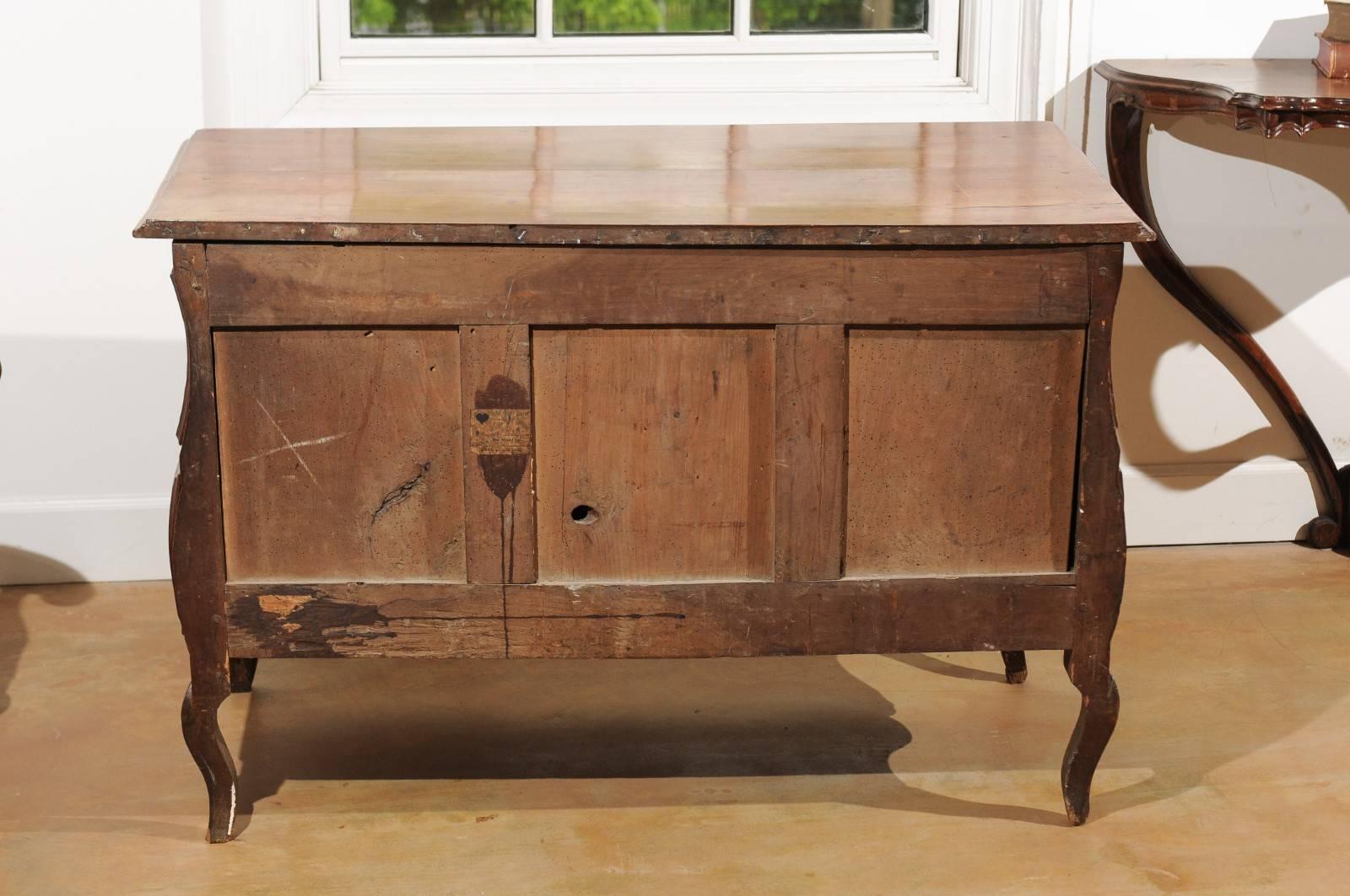 1730s French Period Louis XV Walnut Two-Drawer Commode with Bombé Side Panels For Sale 5