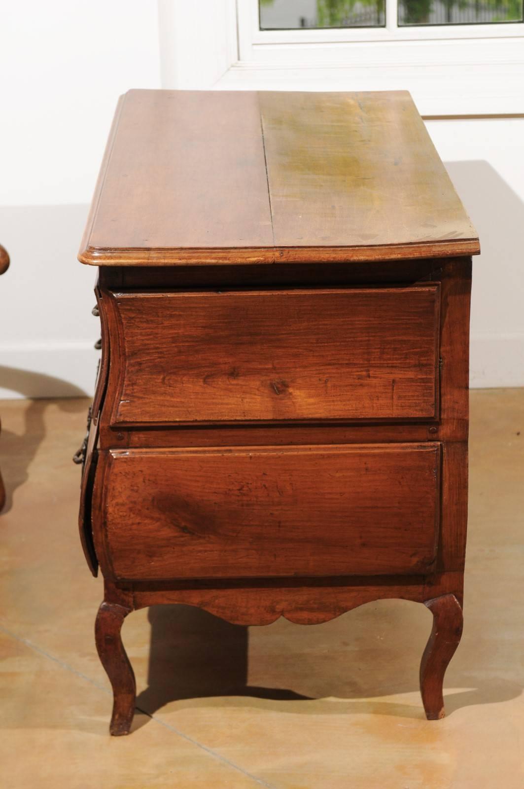 1730s French Period Louis XV Walnut Two-Drawer Commode with Bombé Side Panels For Sale 6