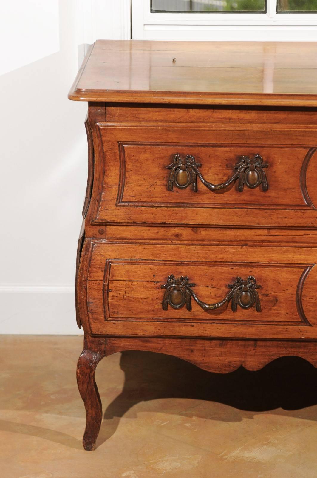 1730s French Period Louis XV Walnut Two-Drawer Commode with Bombé Side Panels In Good Condition For Sale In Atlanta, GA