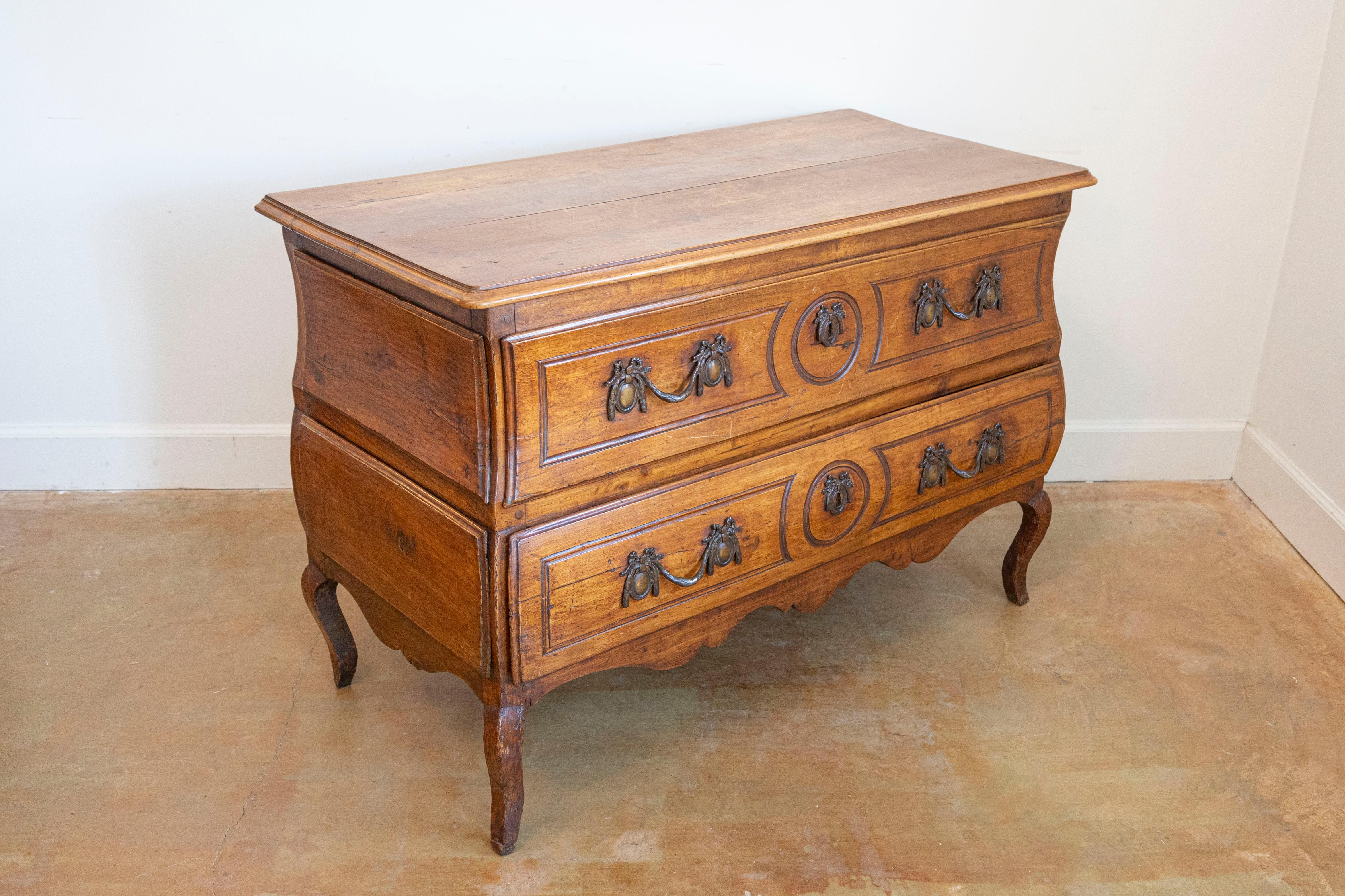 Francese 1730s French Period Louis XV Walnut Two-Drawer Commode with Bombé Side Panels in vendita