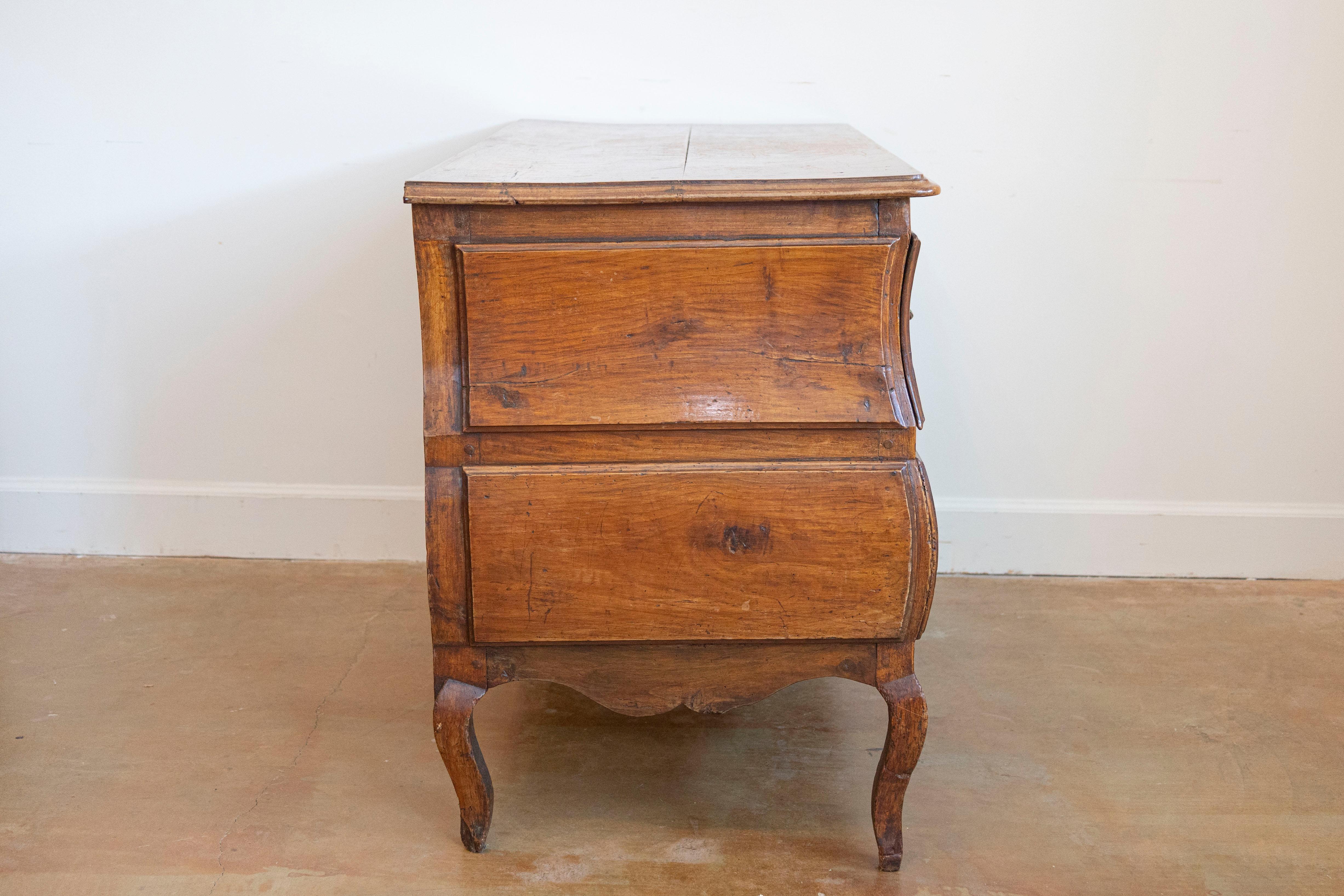 XVIII secolo 1730s French Period Louis XV Walnut Two-Drawer Commode with Bombé Side Panels in vendita