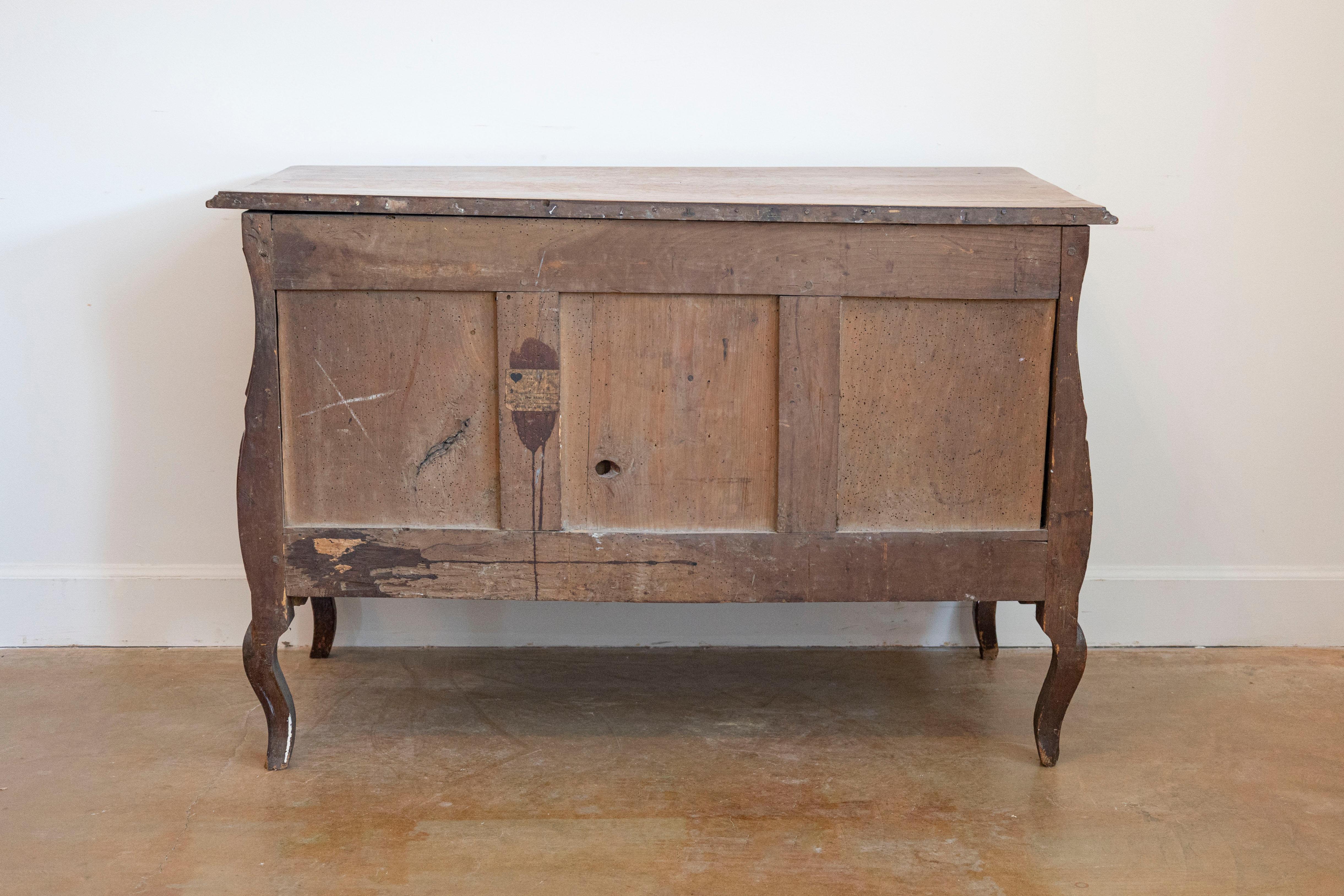 Noce 1730s French Period Louis XV Walnut Two-Drawer Commode with Bombé Side Panels in vendita