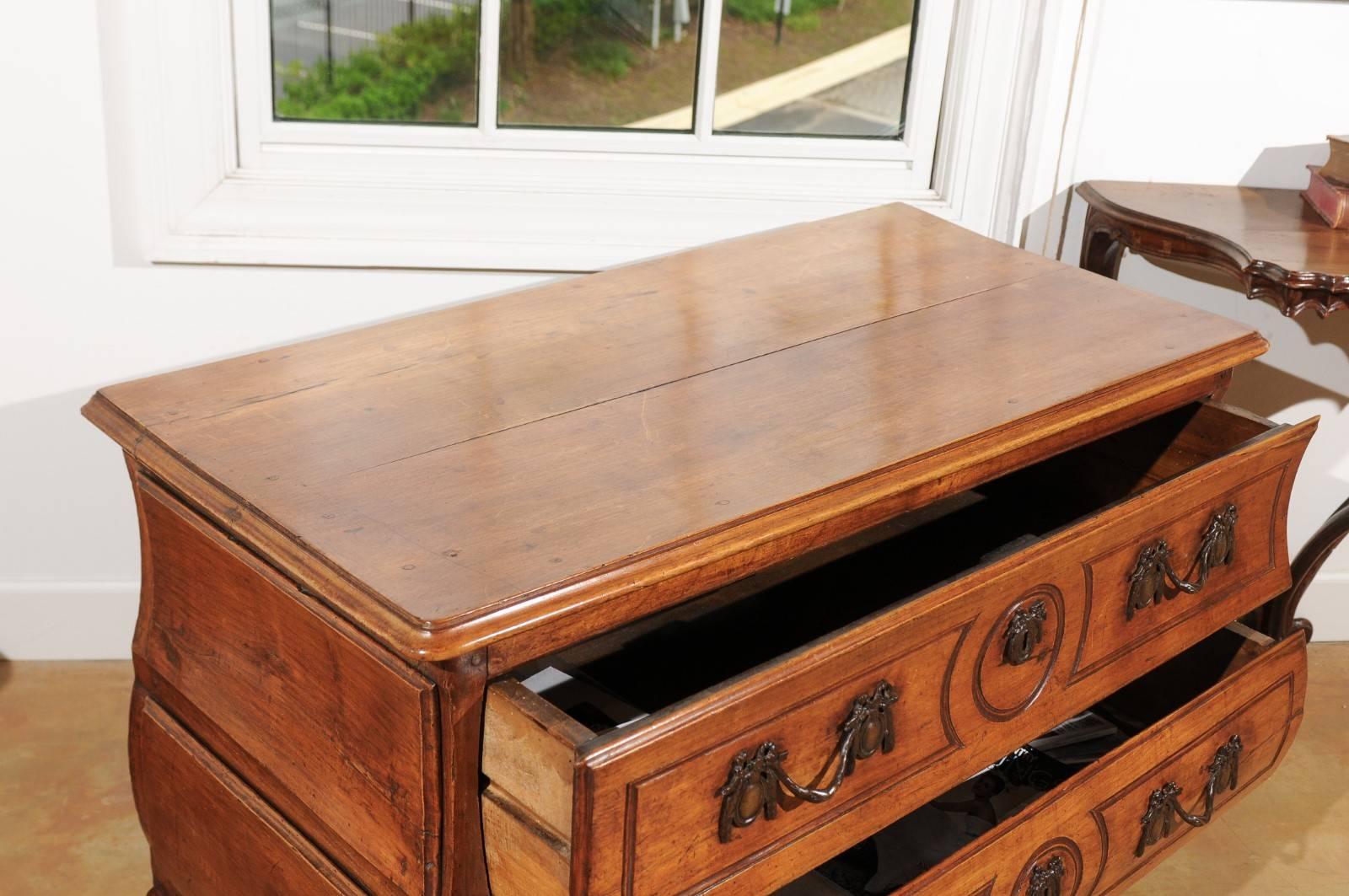 1730s French Period Louis XV Walnut Two-Drawer Commode with Bombé Side Panels For Sale 4