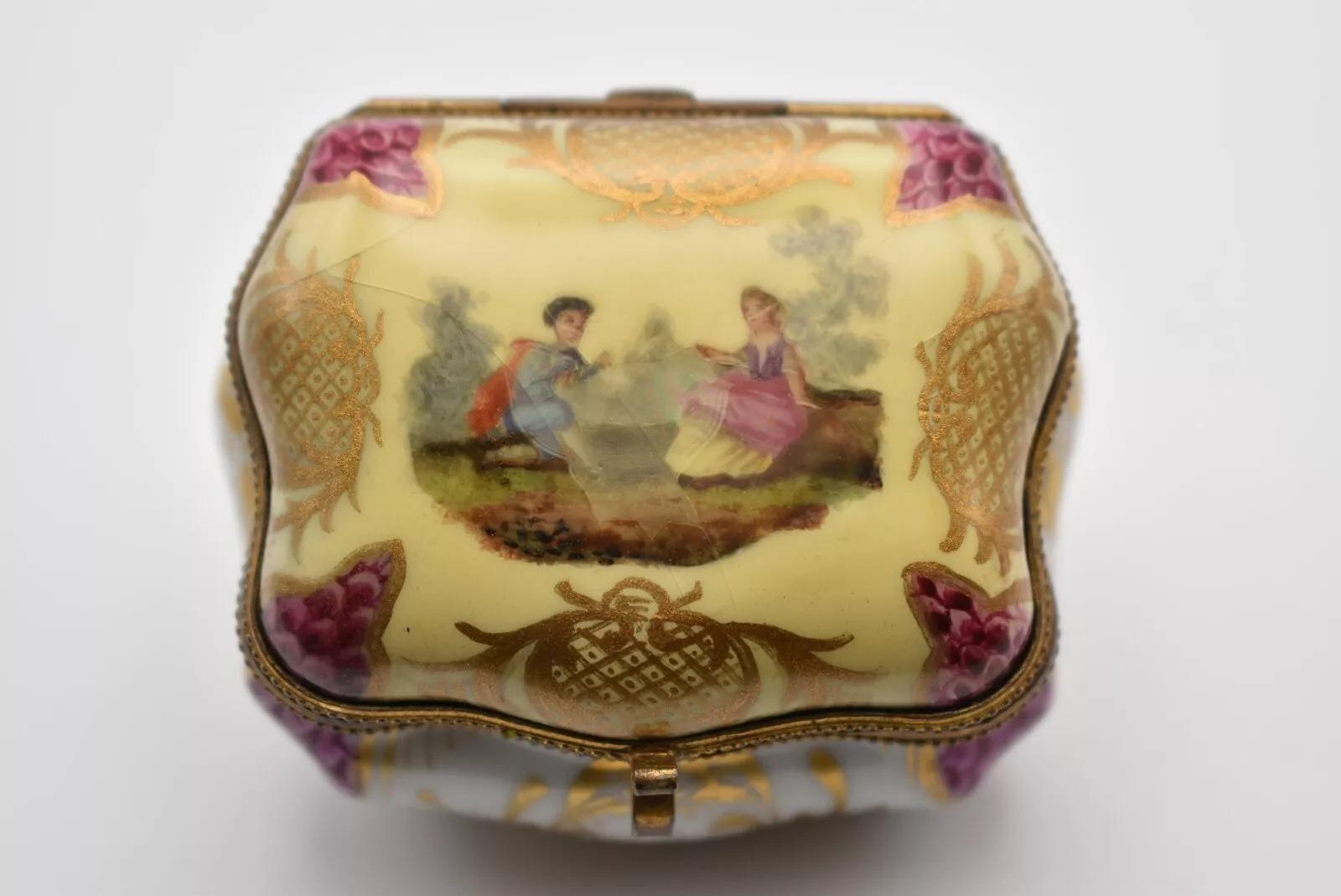 1732 - 1773 Ancienne boîte à bijoux Meissen peinte à la main Excellent état - En vente à London, GB