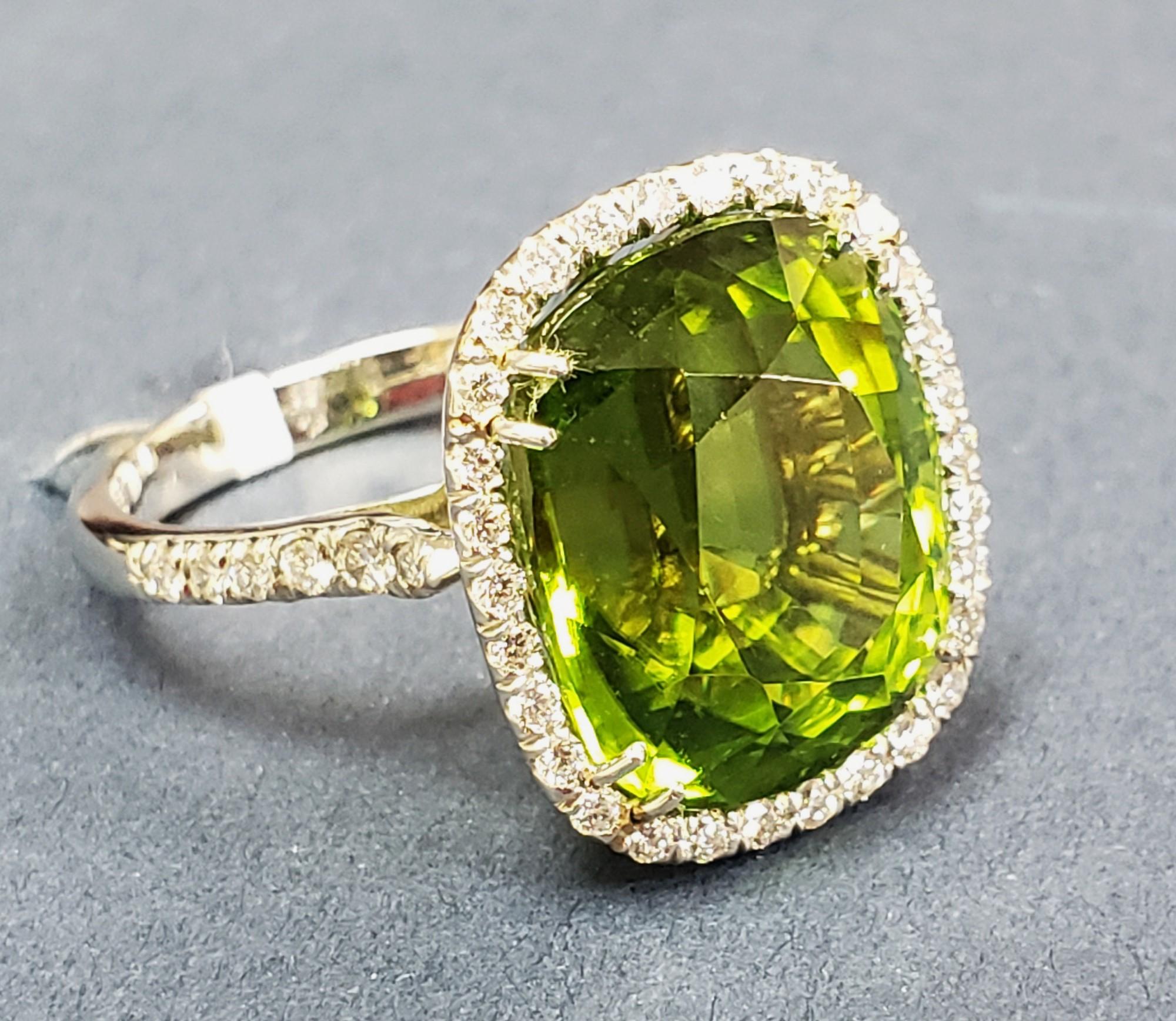 Cushion Cut 17.33CT Natural Peridot & diamond ring Platinum AGL certificate For Sale