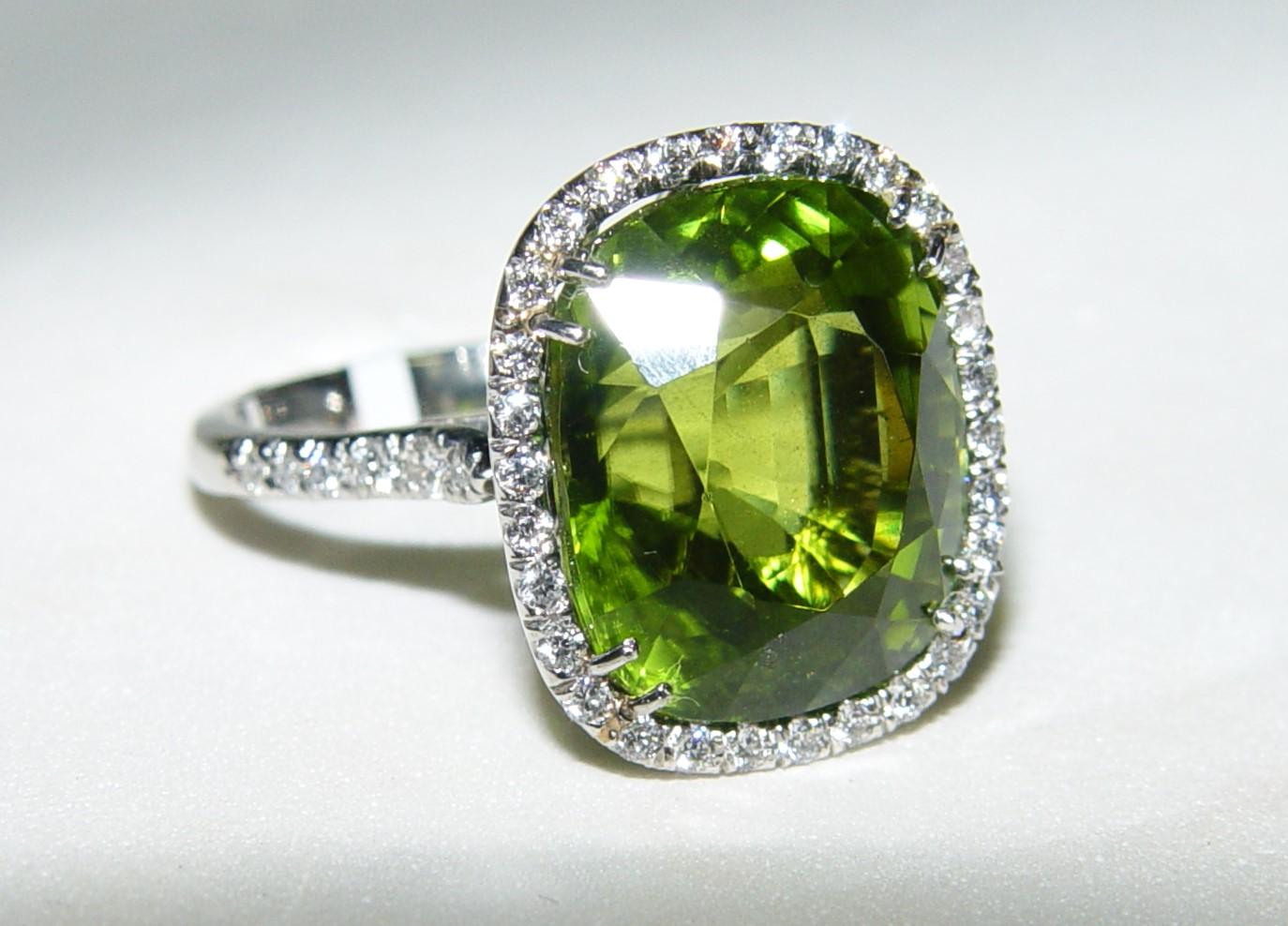 17.33CT Natural Peridot & diamond ring Platinum AGL certificate For Sale 3