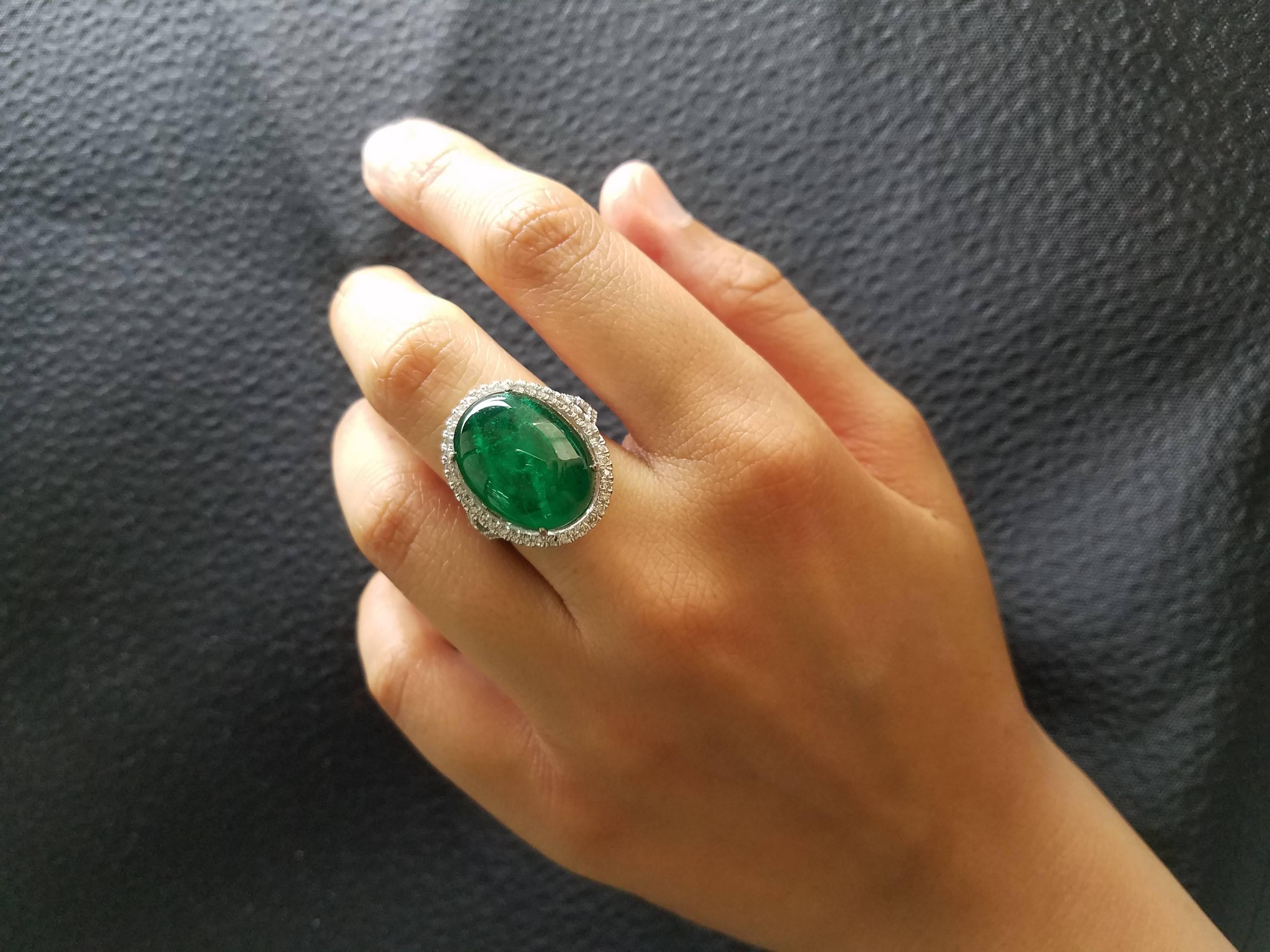 17.35 Carat Emerald Cabochon and Diamond Cocktail Ring In New Condition In Bangkok, Thailand