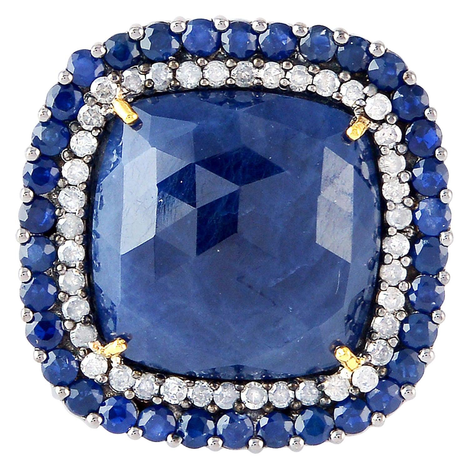 Bague cocktail en saphir bleu de 17,36 carats et diamants