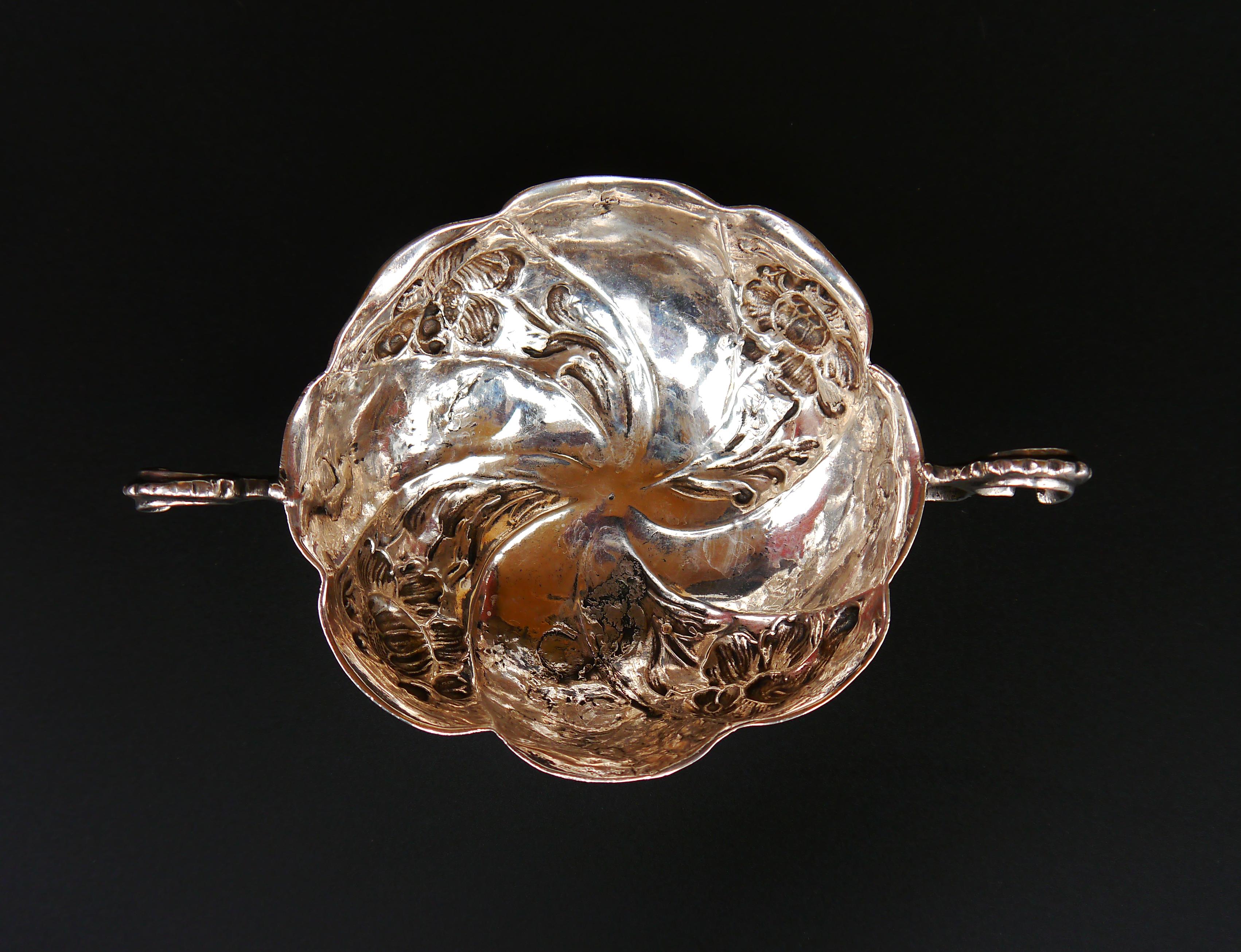 1737 Danish Floral Bowl solid Silver / 135 gr For Sale 3