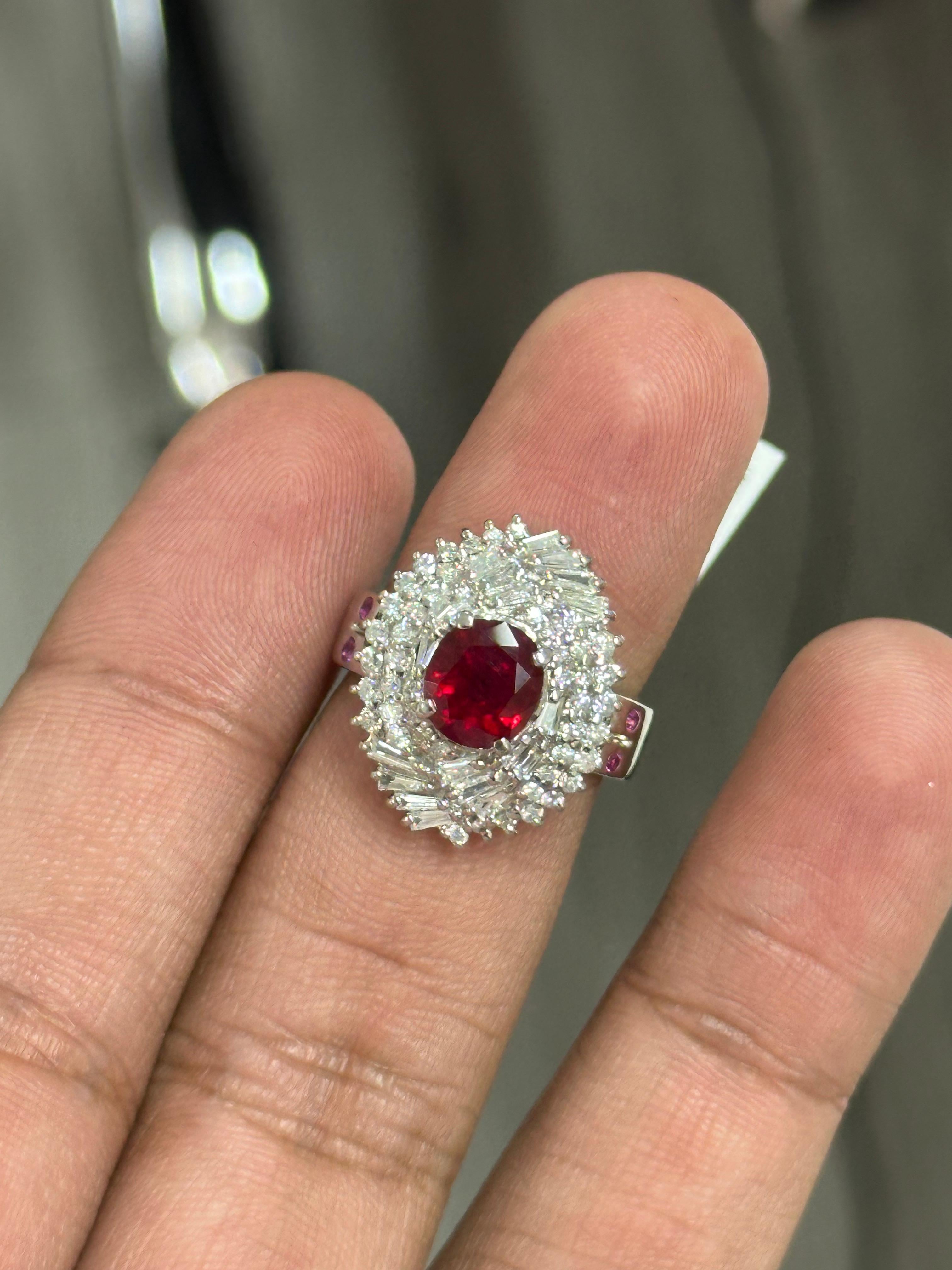 1,738 Karat Rubin-Cocktailring in PT900 (Art déco) im Angebot