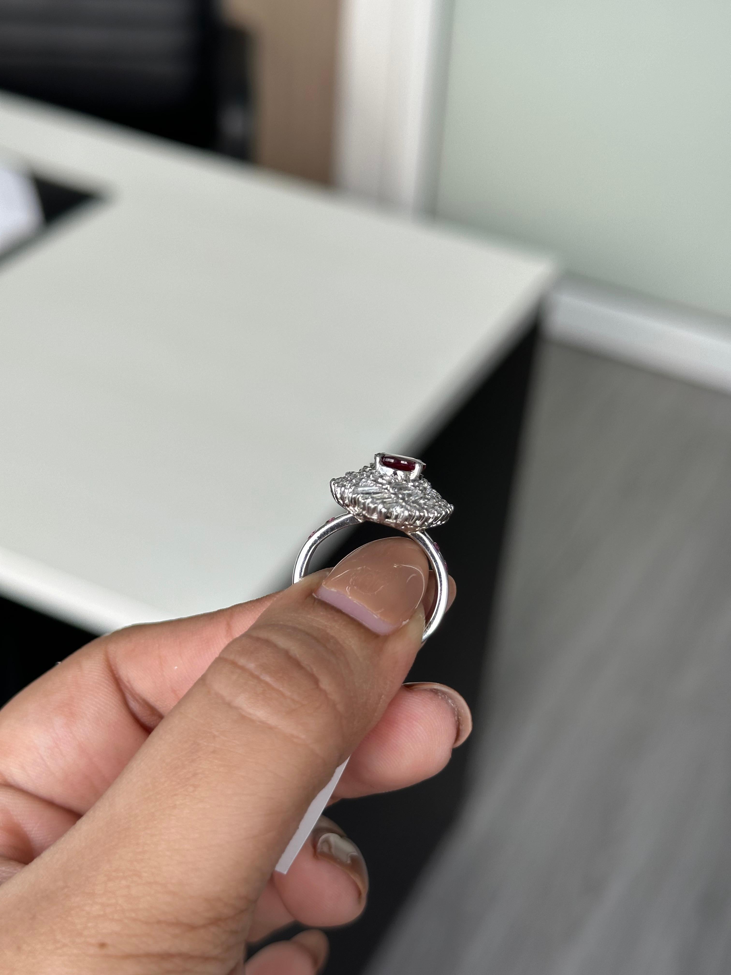 1,738 Karat Rubin-Cocktailring in PT900 im Zustand „Neu“ im Angebot in Bangkok, TH