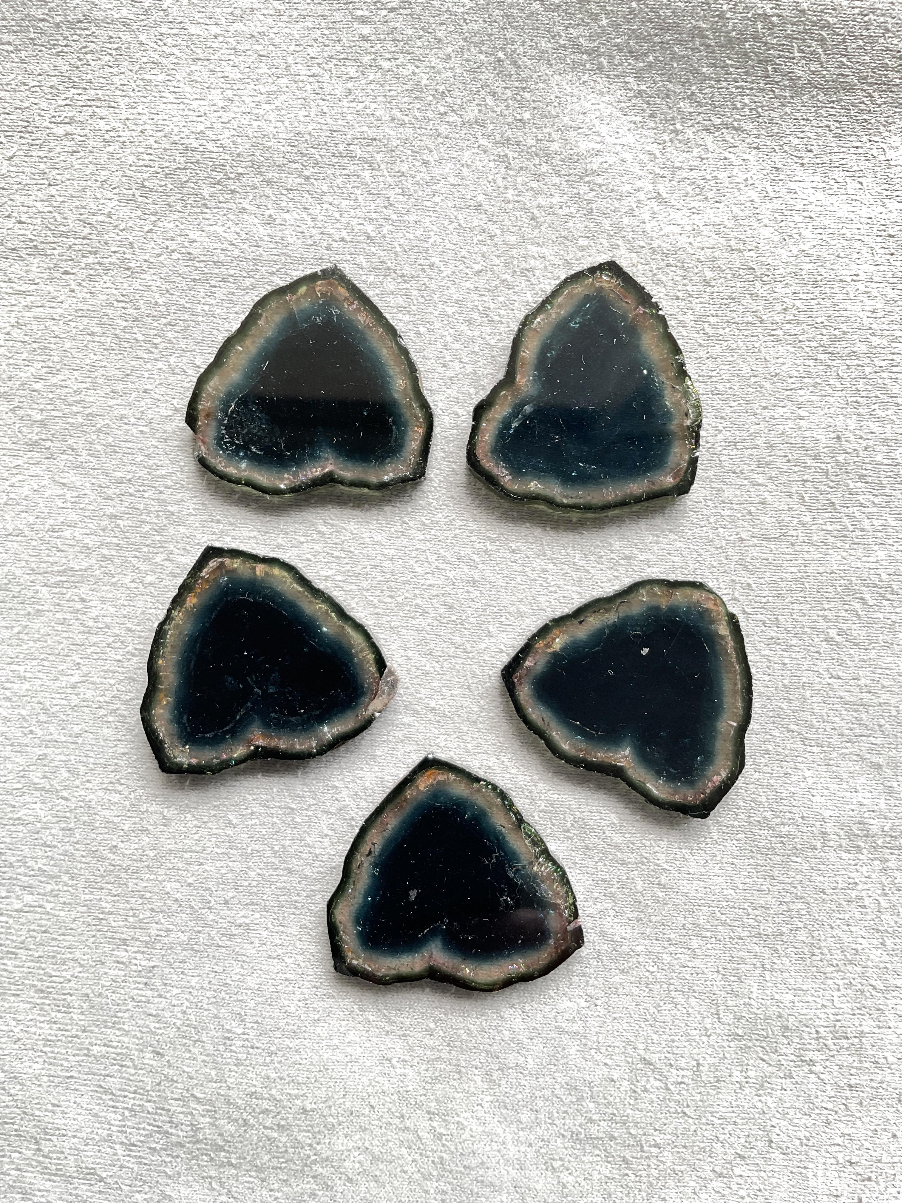 Gemstone - Indicolite Tourmaline
In natural form , polished
Weight - 173.85 Ct
Size -  29x32 mm
Shape - Fancy
Quantity - 5 Pieces