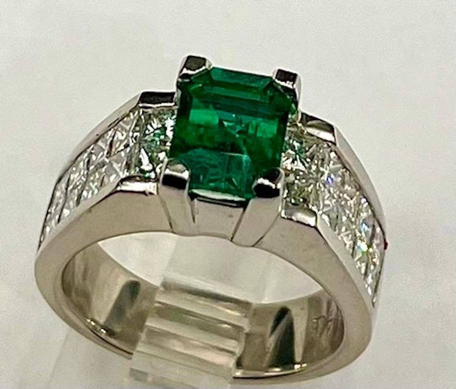 Contemporary 1.73Ct Fine Emerald Cut Colombian Emerald Ring For Sale