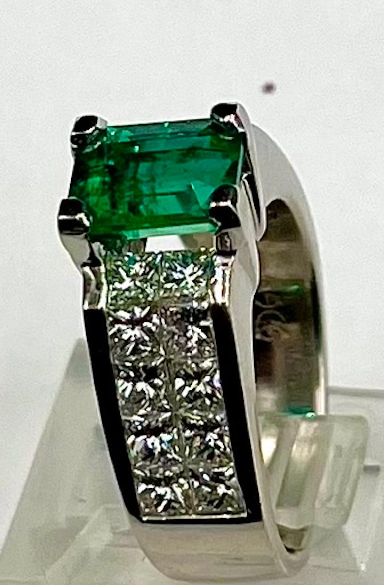 1.73Ct Fine Emerald Cut Colombian Emerald Ring In New Condition For Sale In San Diego, CA