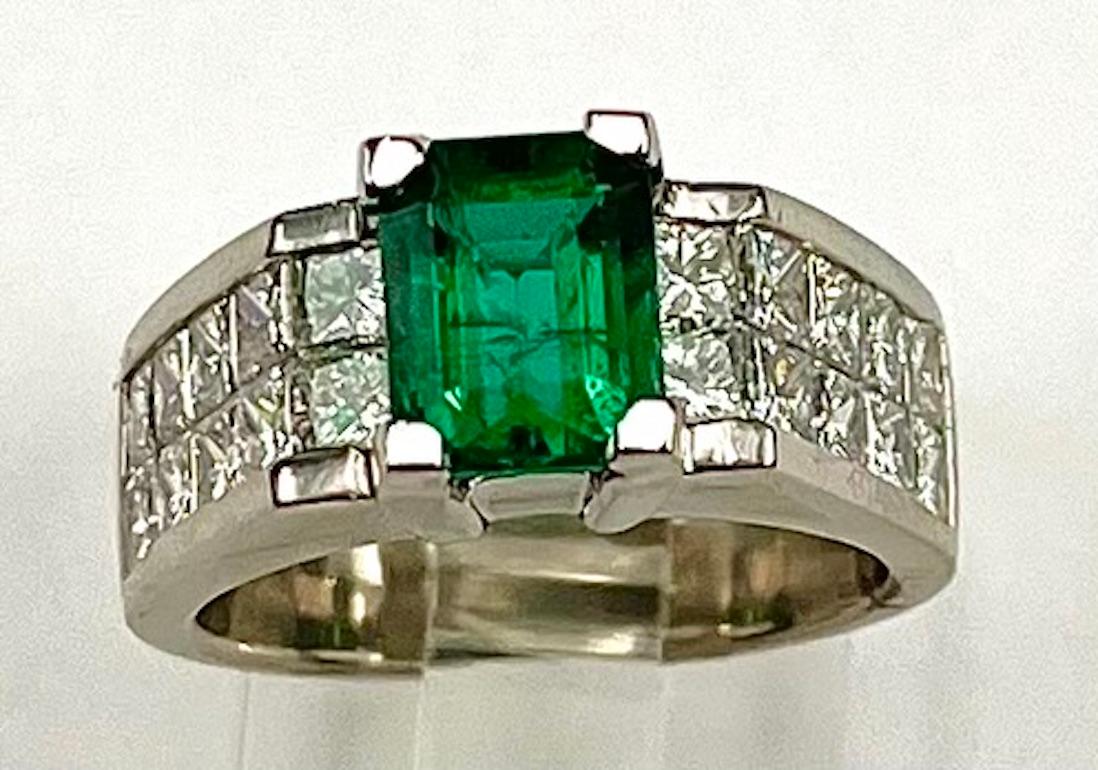 Women's or Men's 1.73Ct Fine Emerald Cut Colombian Emerald Ring For Sale