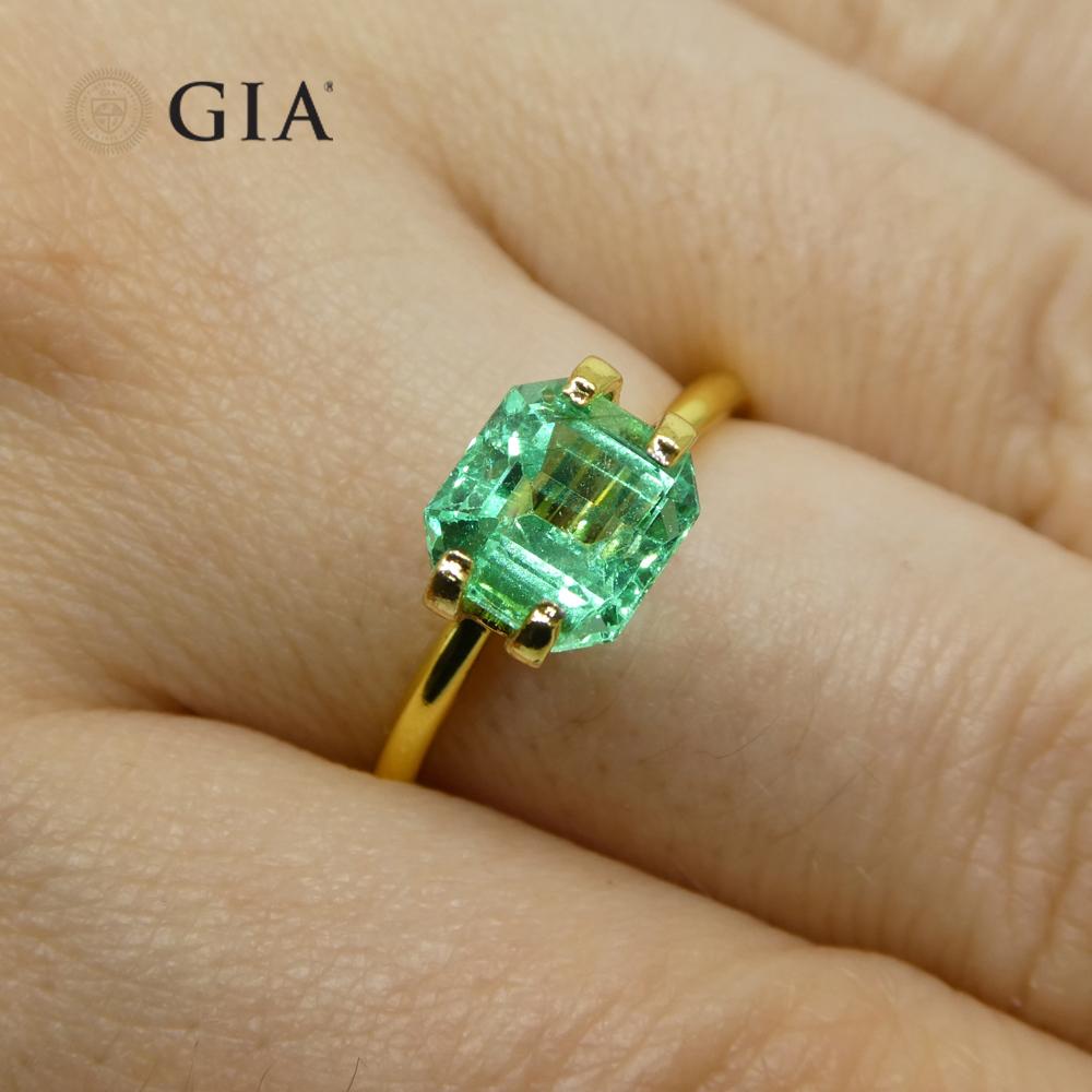 Octagon Cut 1.73ct Octagonal/Emerald Green Emerald GIA Certified Colombia   For Sale