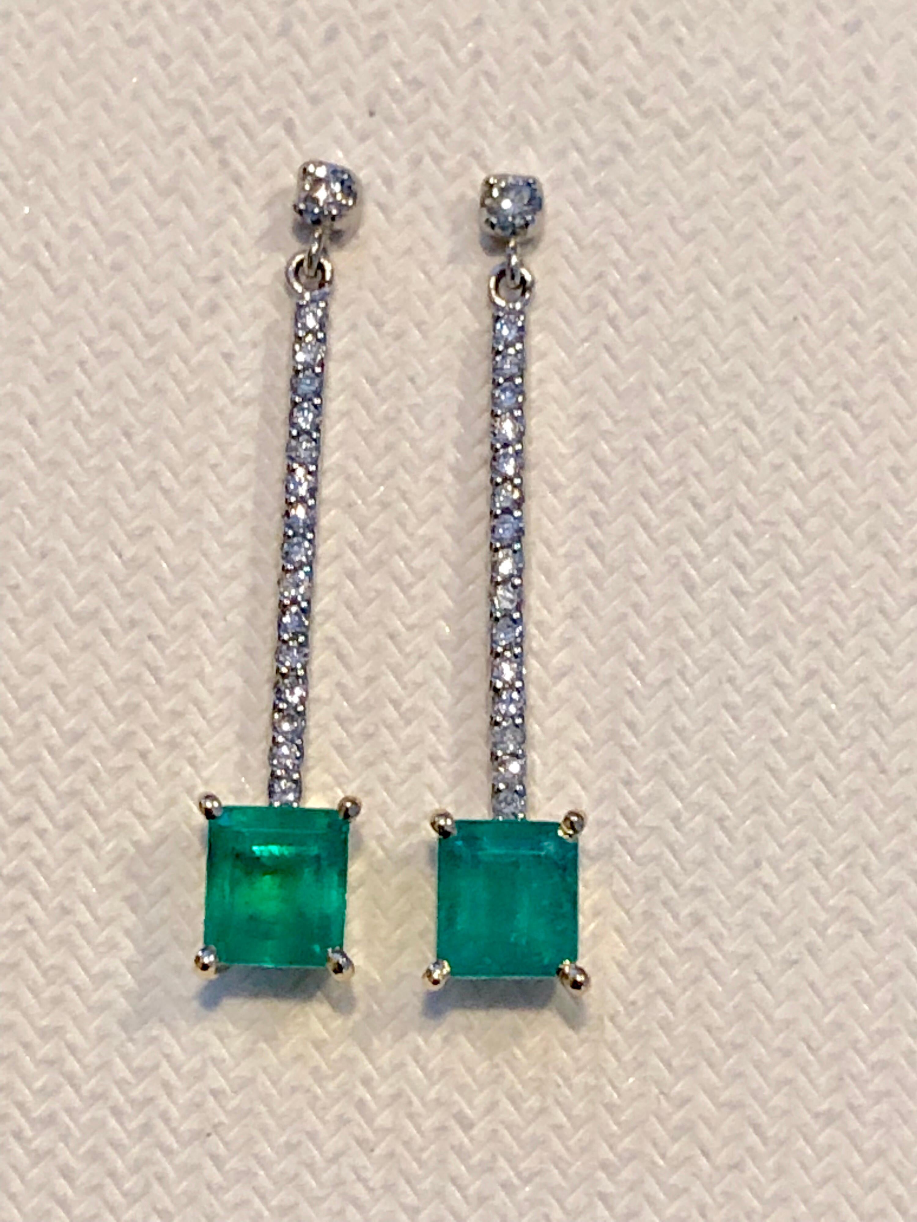 Boucles d'oreilles pendantes Emeraude Colombienne Diamant Platine 18K en vente 8