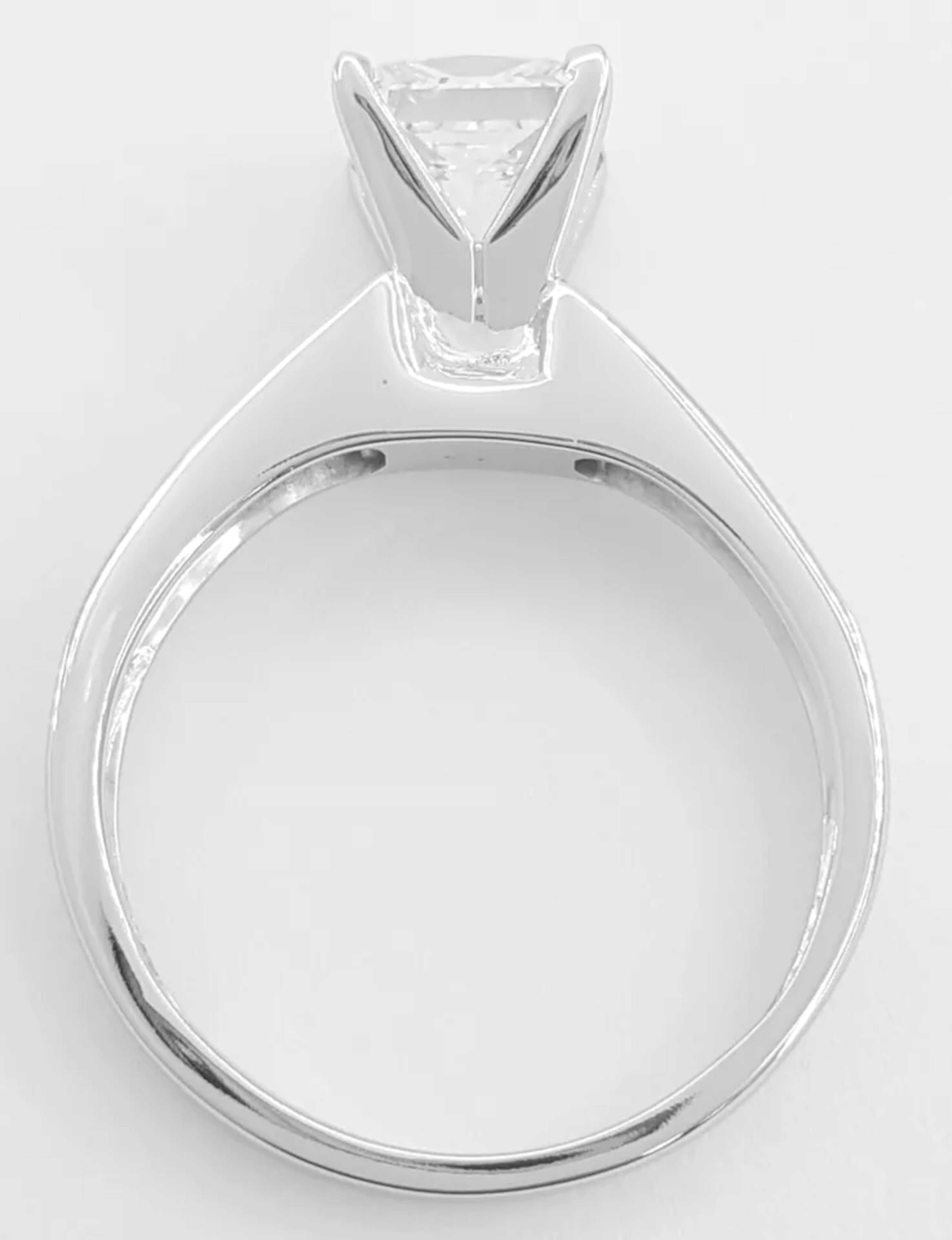 Contemporain Bague en or 14 carats avec double halo de diamants ovales jaunes fantaisie de 1,74 carat en vente